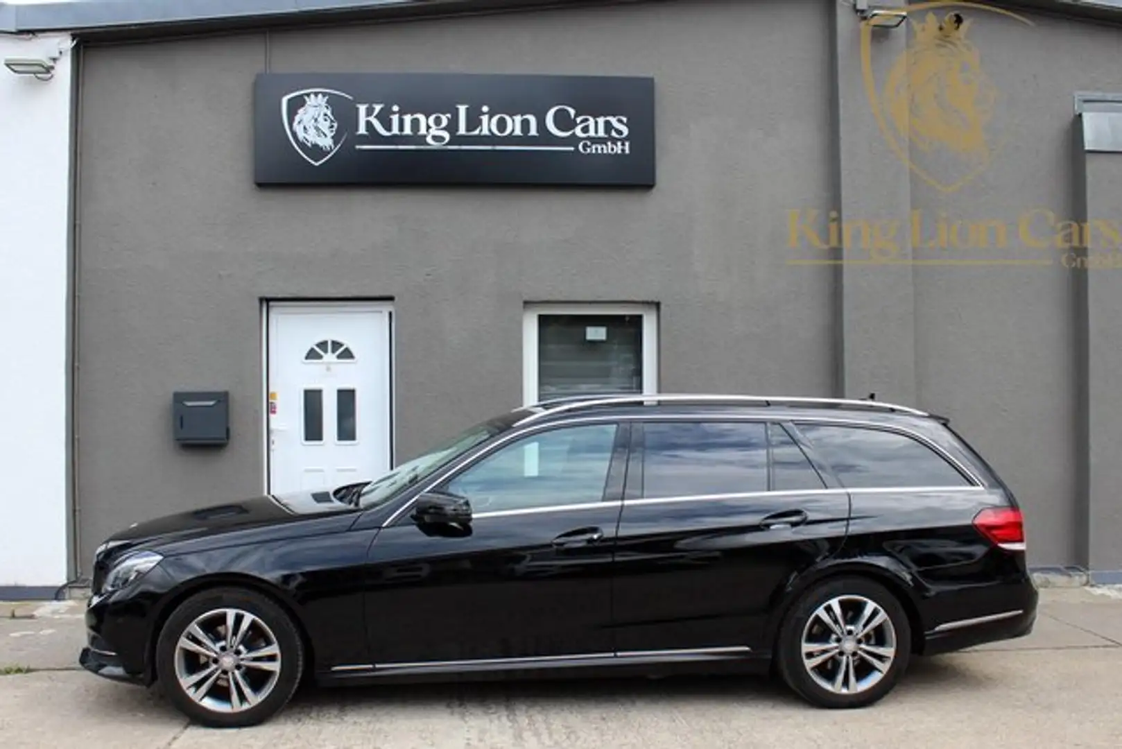 Mercedes-Benz E 220 d T BT 9G AVANTGARDE+AHK+NAVI+LED+DASHCAM+ Zwart - 2