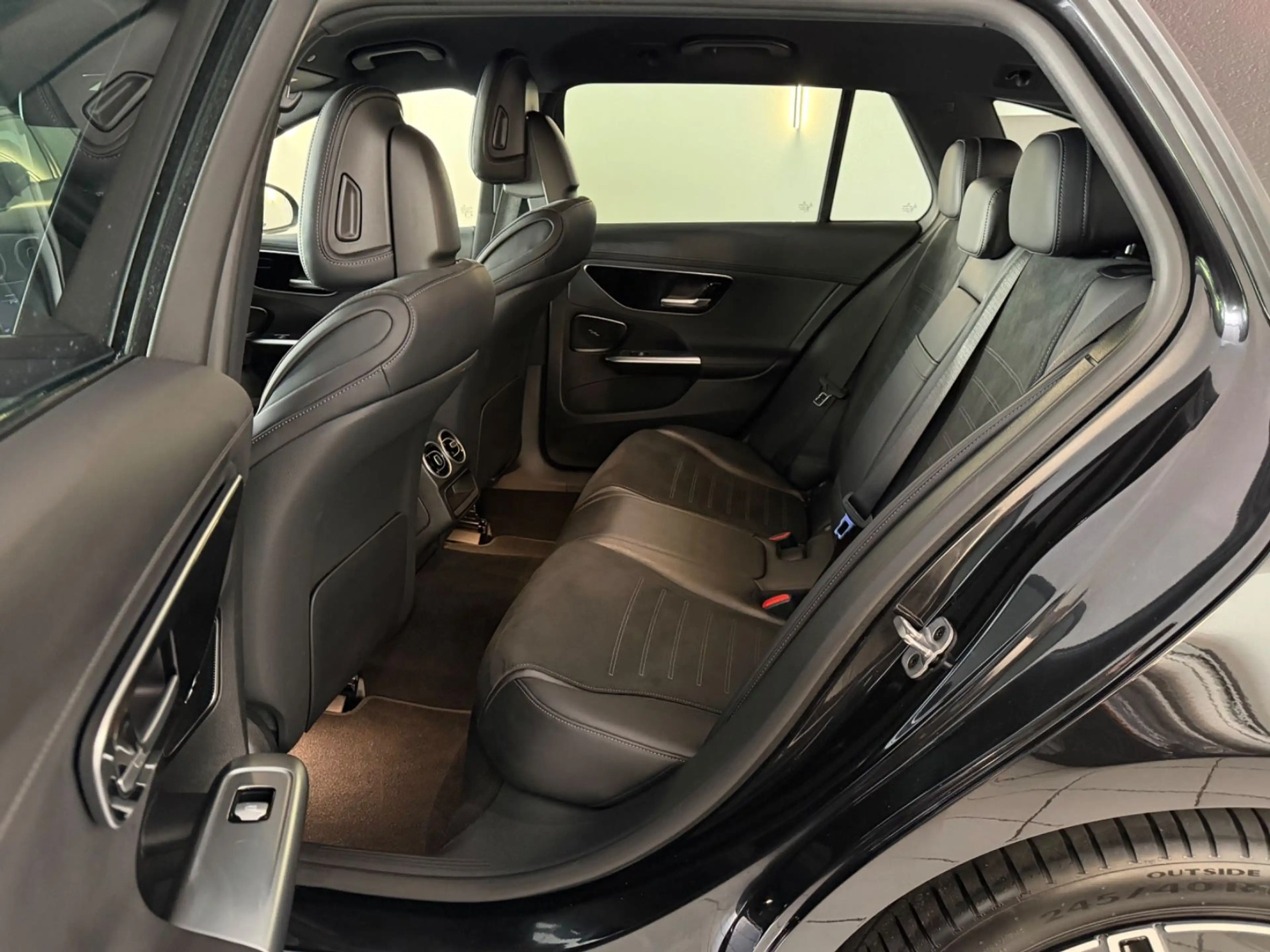 Mercedes-Benz C 300 C300D,AMG-Line,1-Hand,AHK,Night-Paket,Navi,Kamer — photo 14