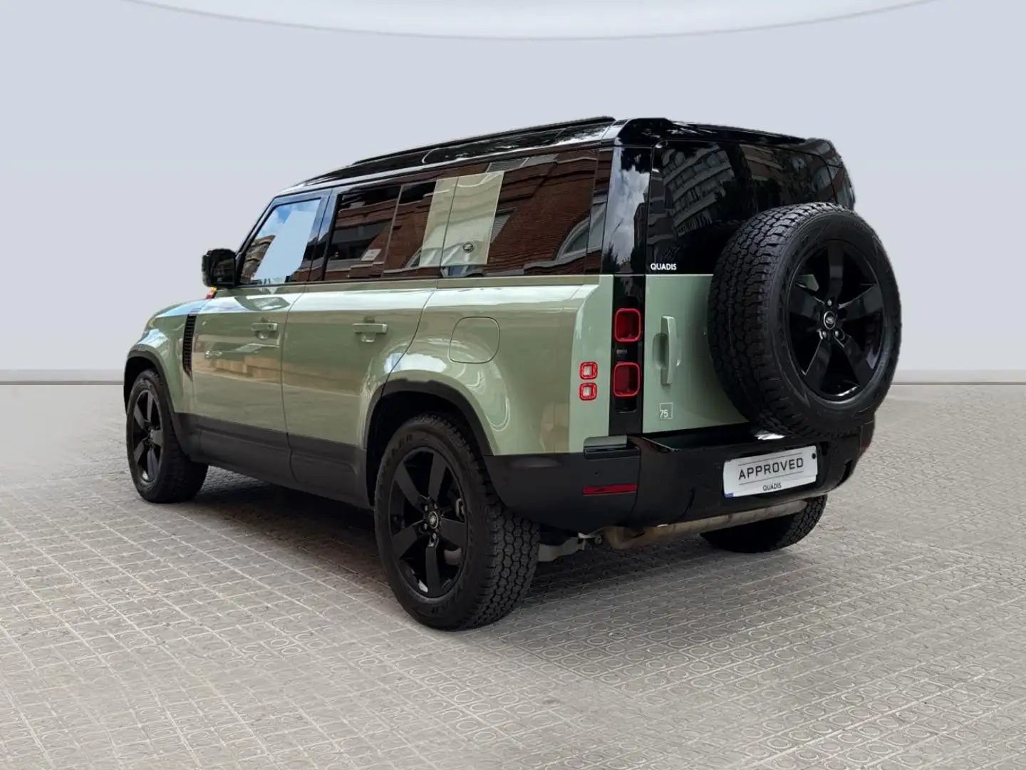 Land Rover Defender 110 2.0 Si4 PHEV 75th Limited Edition AWD Aut. 404 Groen - 2