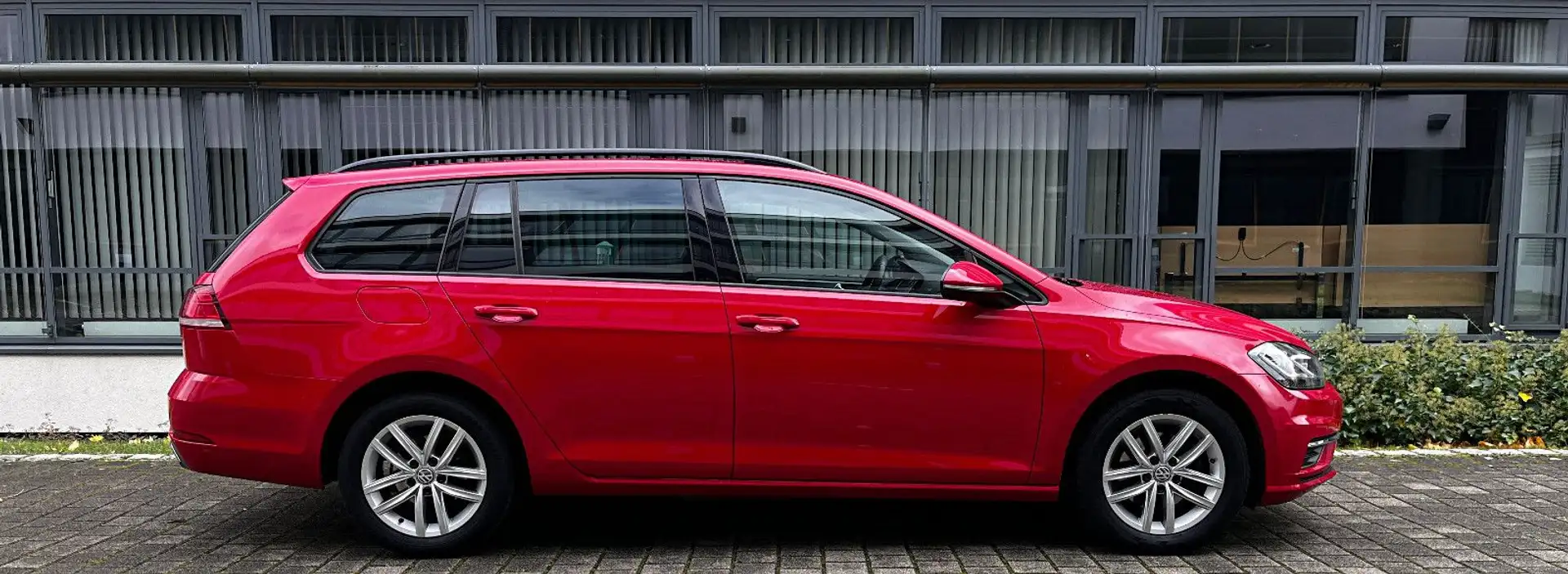 Volkswagen Golf VII Variant Comfortline*Navi*LED*AHK*ACC* Rouge - 2