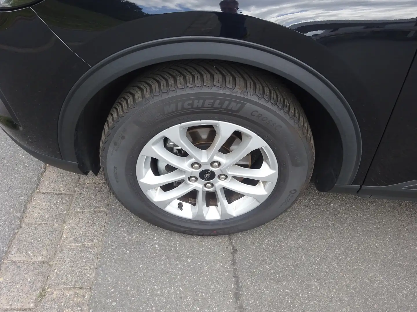Ford Kuga Titanium LED Navi Kamera Neues Modell Schwarz - 2
