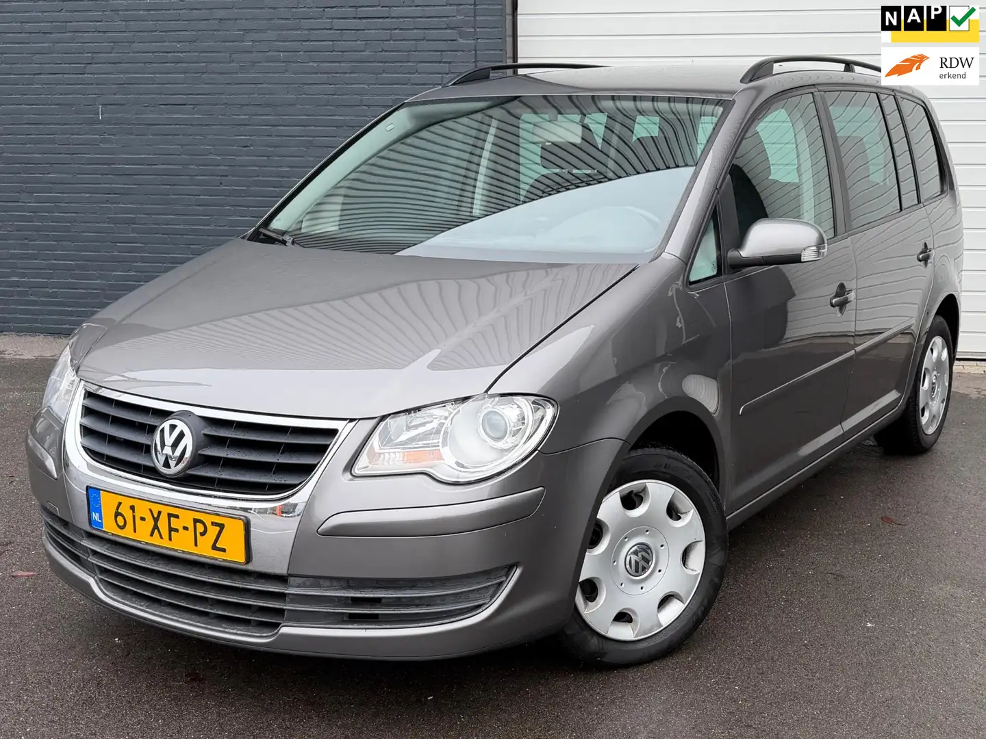 Volkswagen Touran 1.4 TSI Comfortline Business XENON/CRUISE/NAVI/AIR Gris - 1