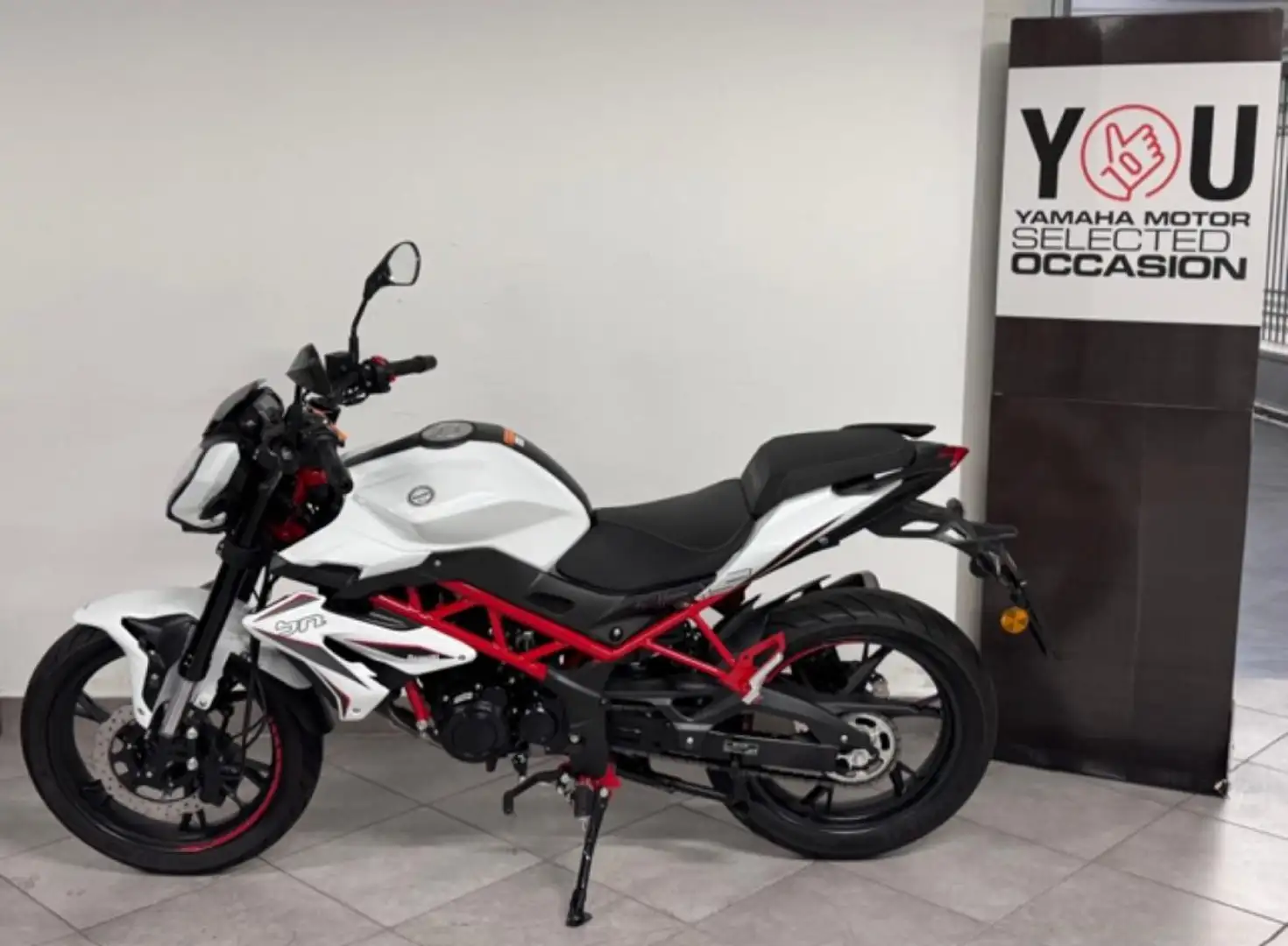 Benelli BN 125 Naked Bianco - 2