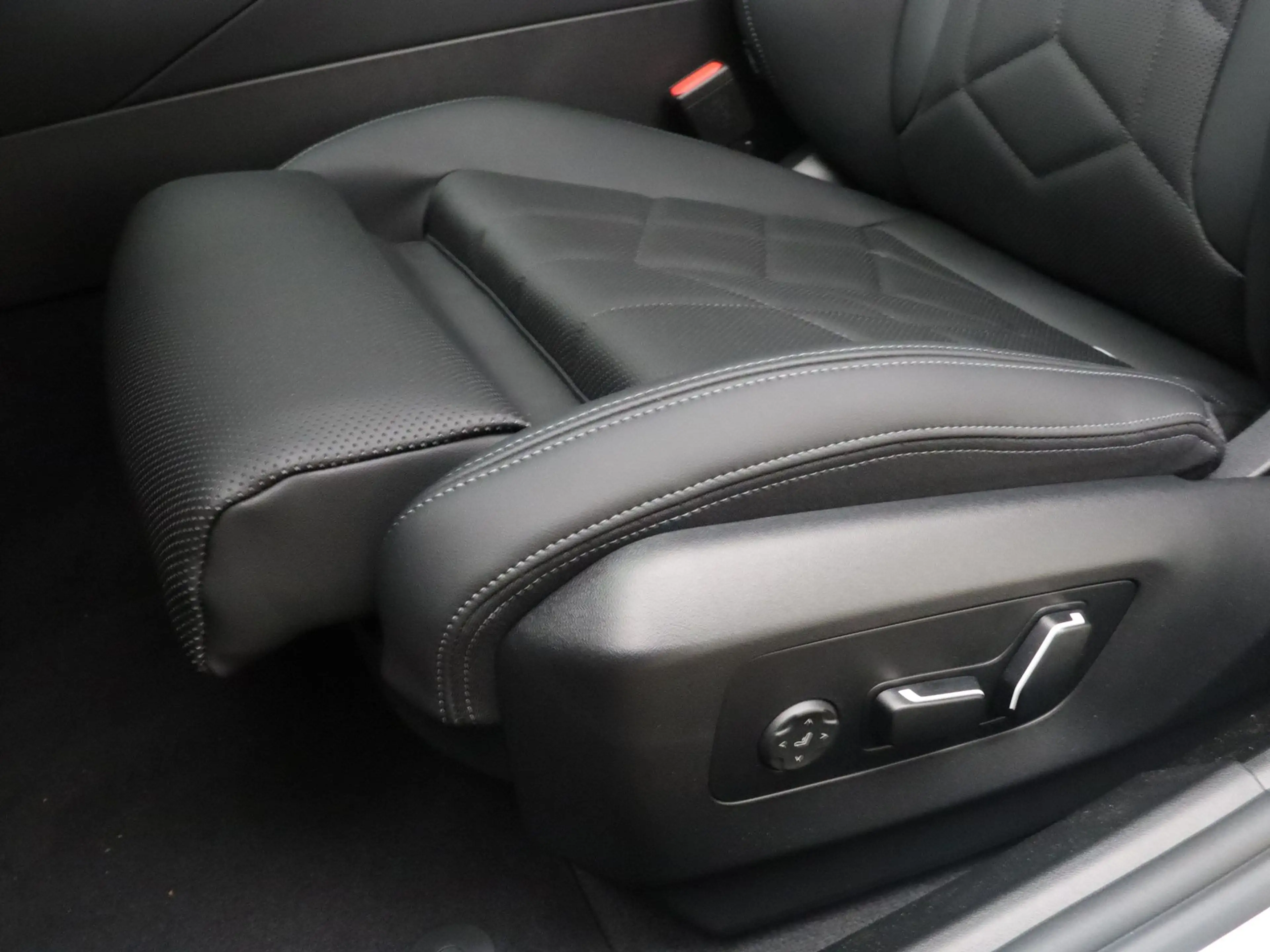 BMW i5 Touring eDrive40 84 kWh — photo 12