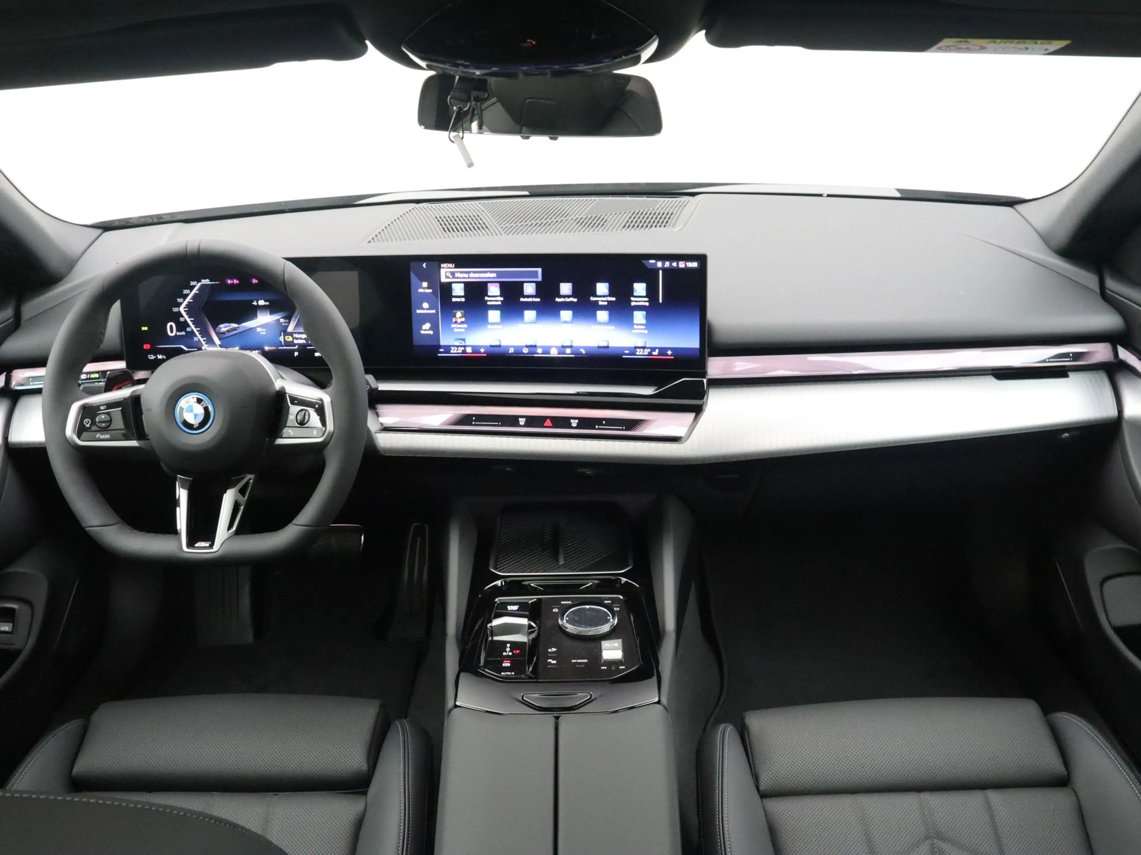 BMW i5 Touring eDrive40 84 kWh — photo 11