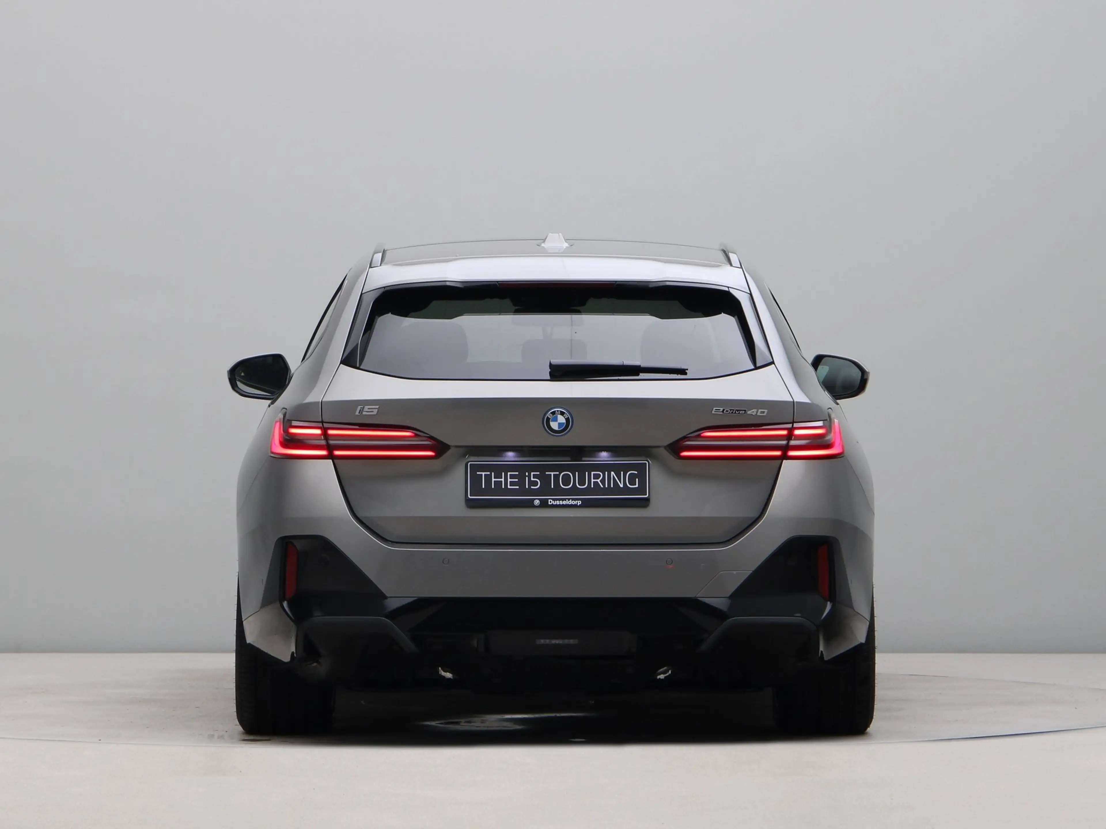 BMW i5 Touring eDrive40 84 kWh — photo 8
