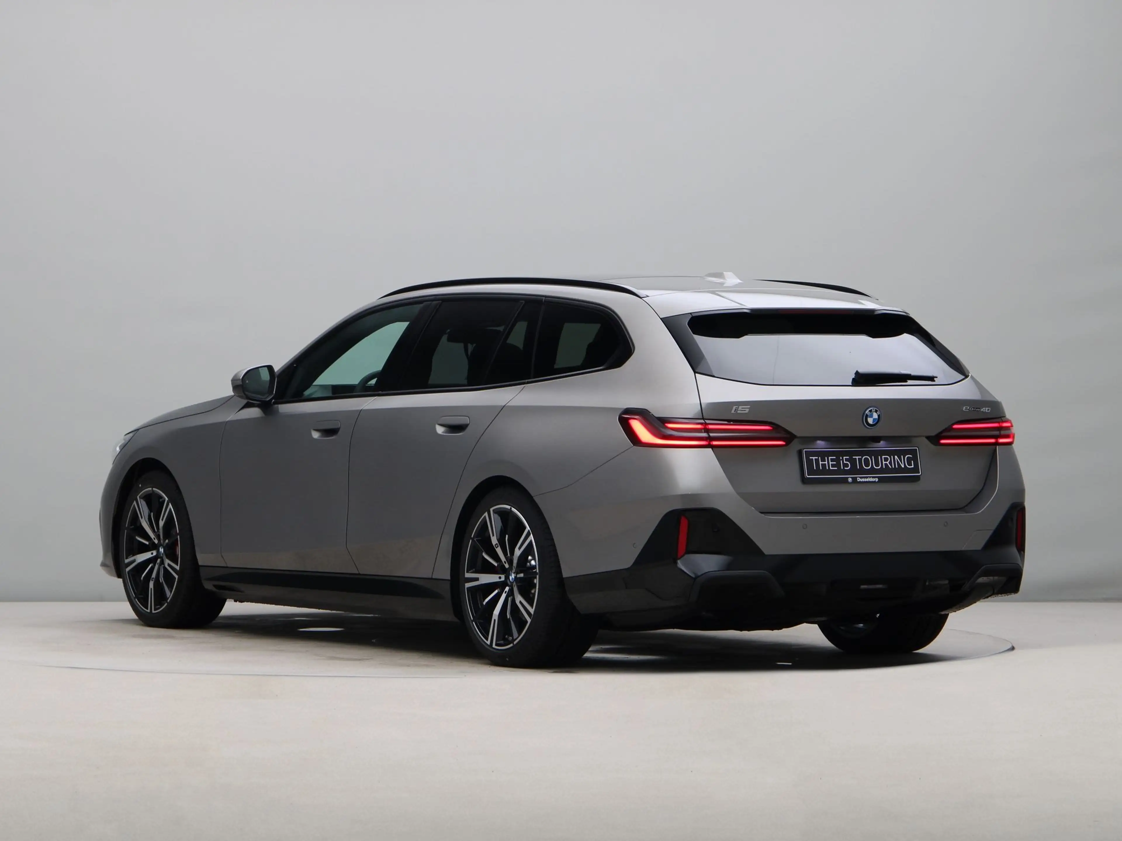 BMW i5 Touring eDrive40 84 kWh — photo 9