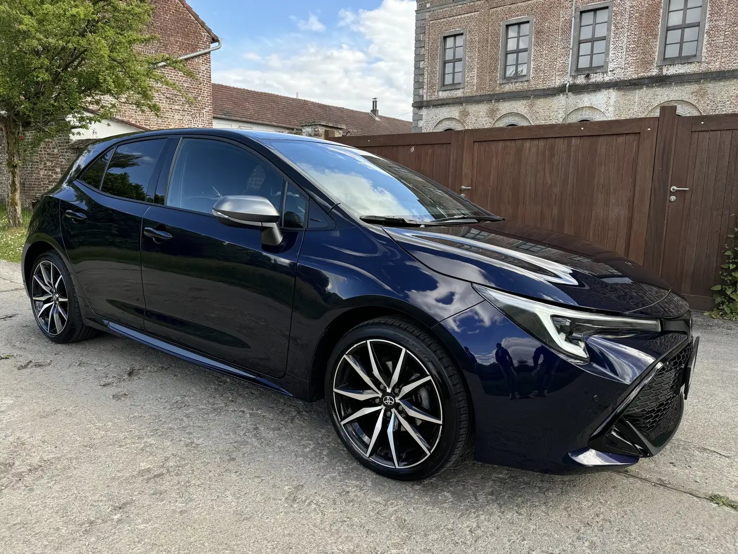Toyota Corolla 1.8 Hybrid GR Sport e-CVT GPF Blauw - 1