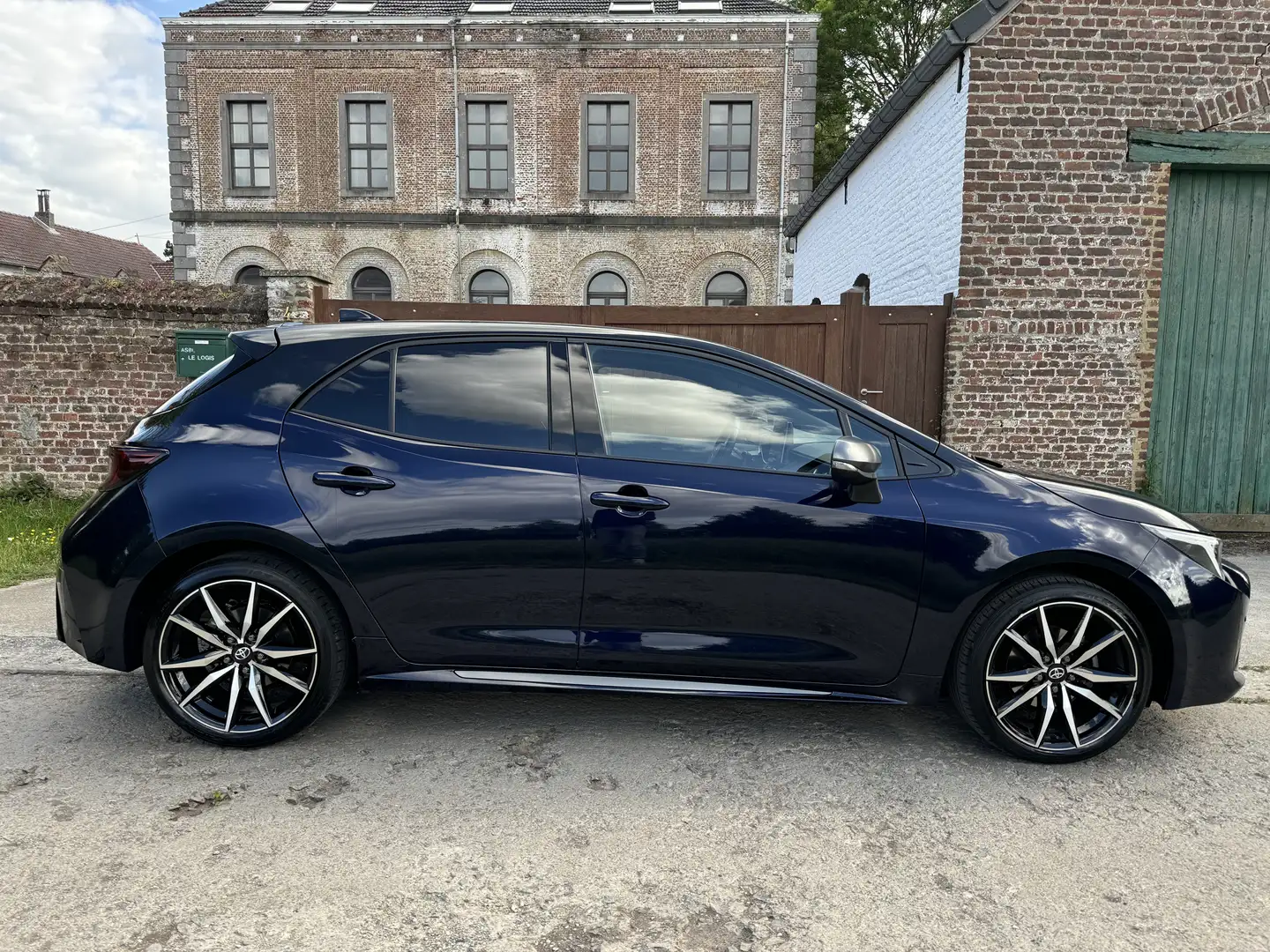Toyota Corolla 1.8 Hybrid GR Sport e-CVT GPF Blauw - 2