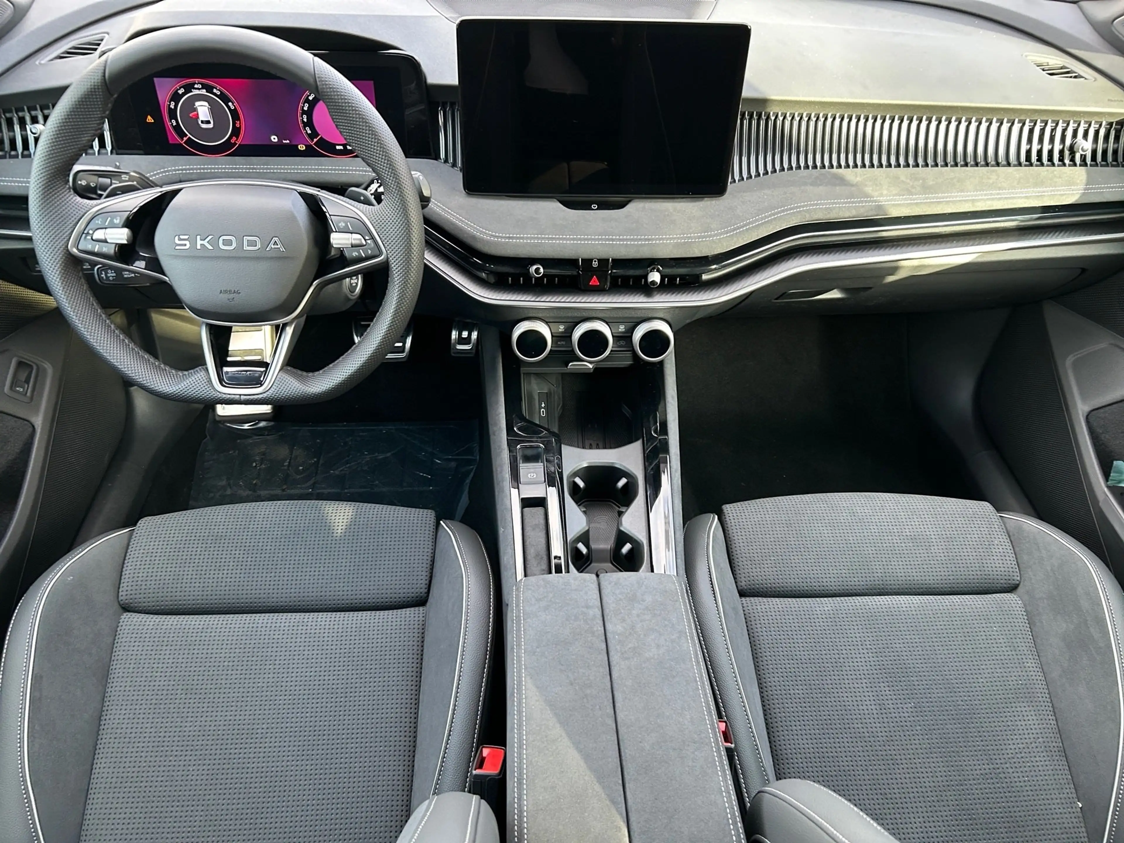Skoda Superb COMBI 2.0 TSI DSG Sportline HeadUp AHK — photo 13