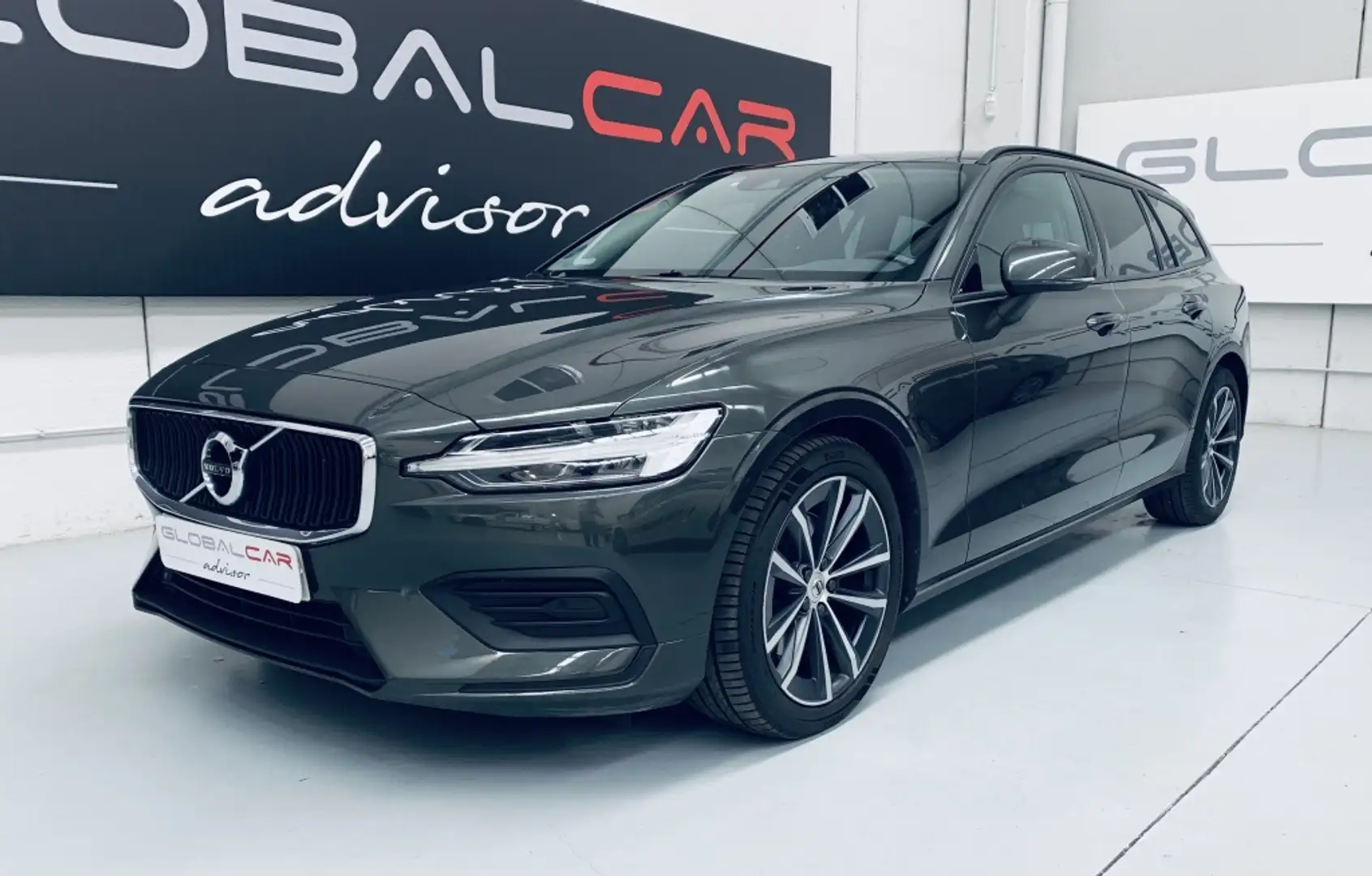 Volvo V60 B4 Momentum Pro Aut. Gris - 2