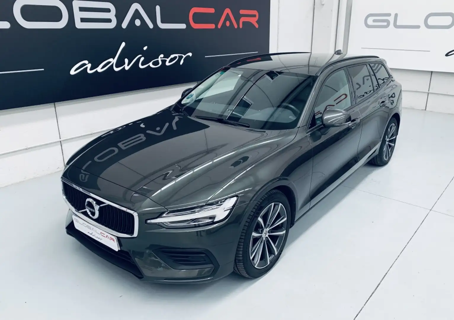Volvo V60 B4 Momentum Pro Aut. Gris - 1