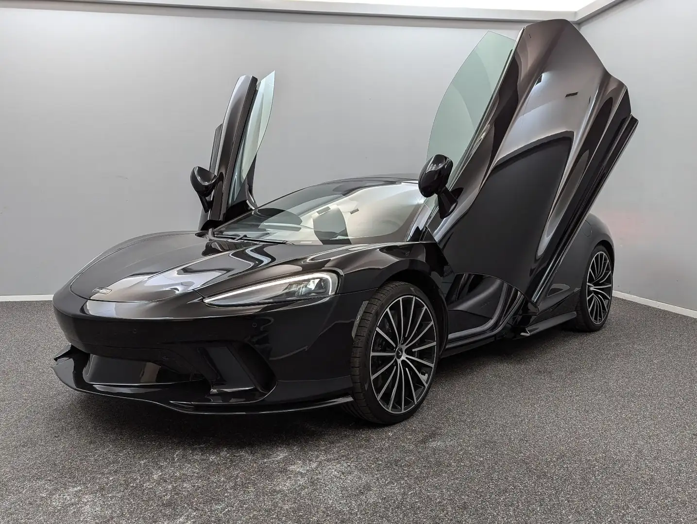 McLaren GT *MY2023*BLACK/BLACK*CARBON*FULL OPTIONS*B&W Schwarz - 1