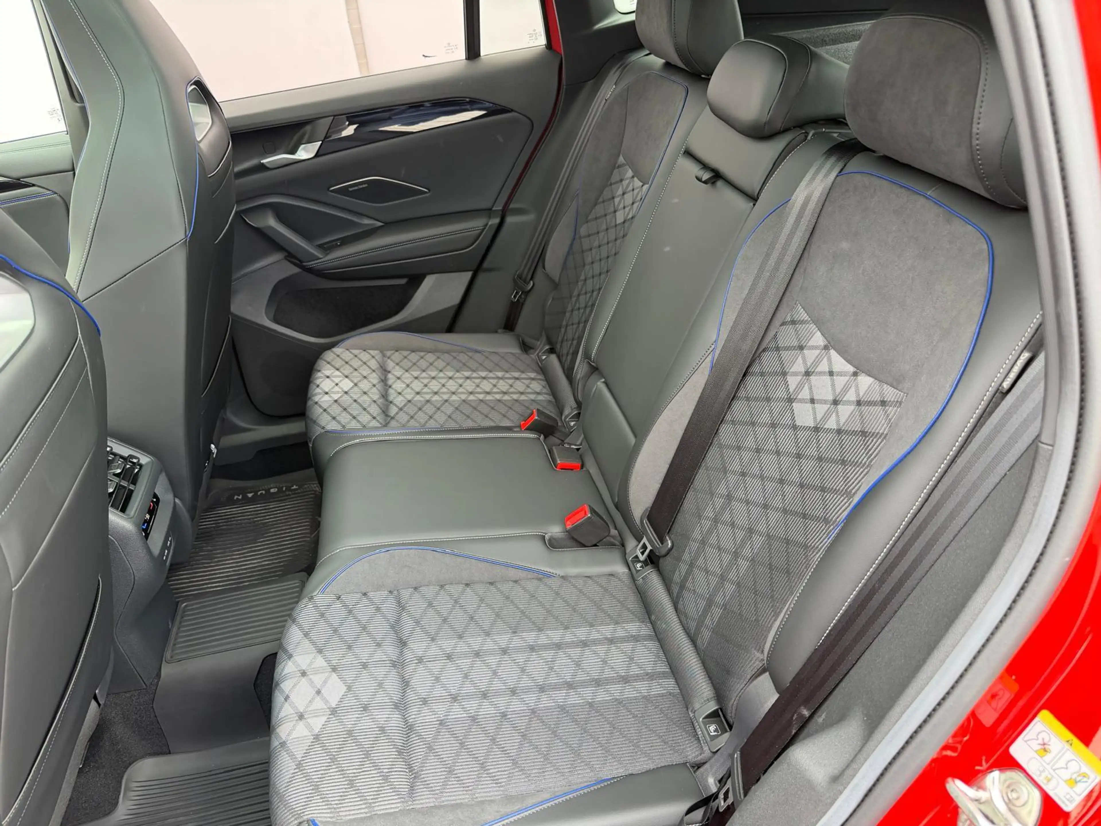 Volkswagen Tiguan 1.5 eTSI R-Line Edition | Pano | 360 Camera | Harm — photo 10