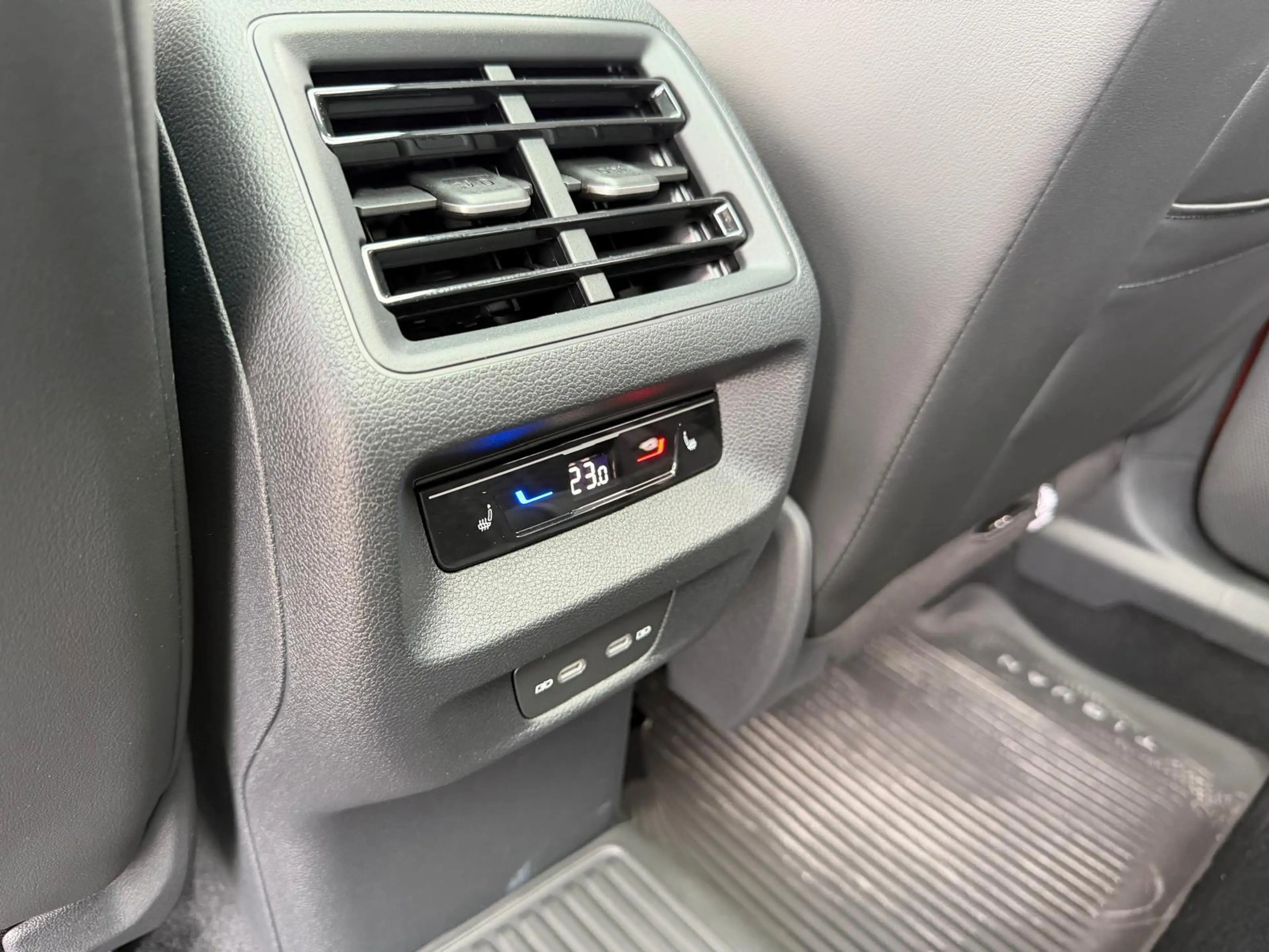 Volkswagen Tiguan 1.5 eTSI R-Line Edition | Pano | 360 Camera | Harm — photo 12