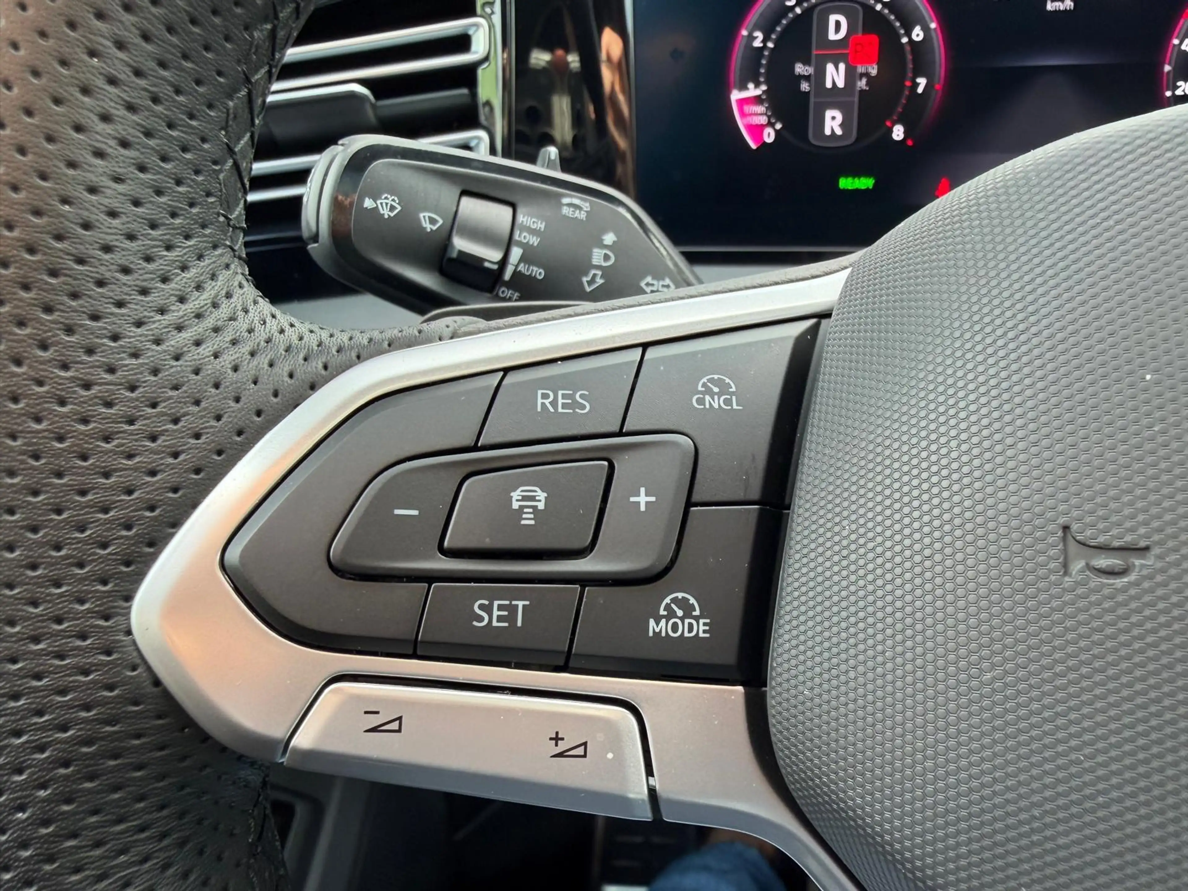 Volkswagen Tiguan 1.5 eTSI R-Line Edition | Pano | 360 Camera | Harm — photo 19