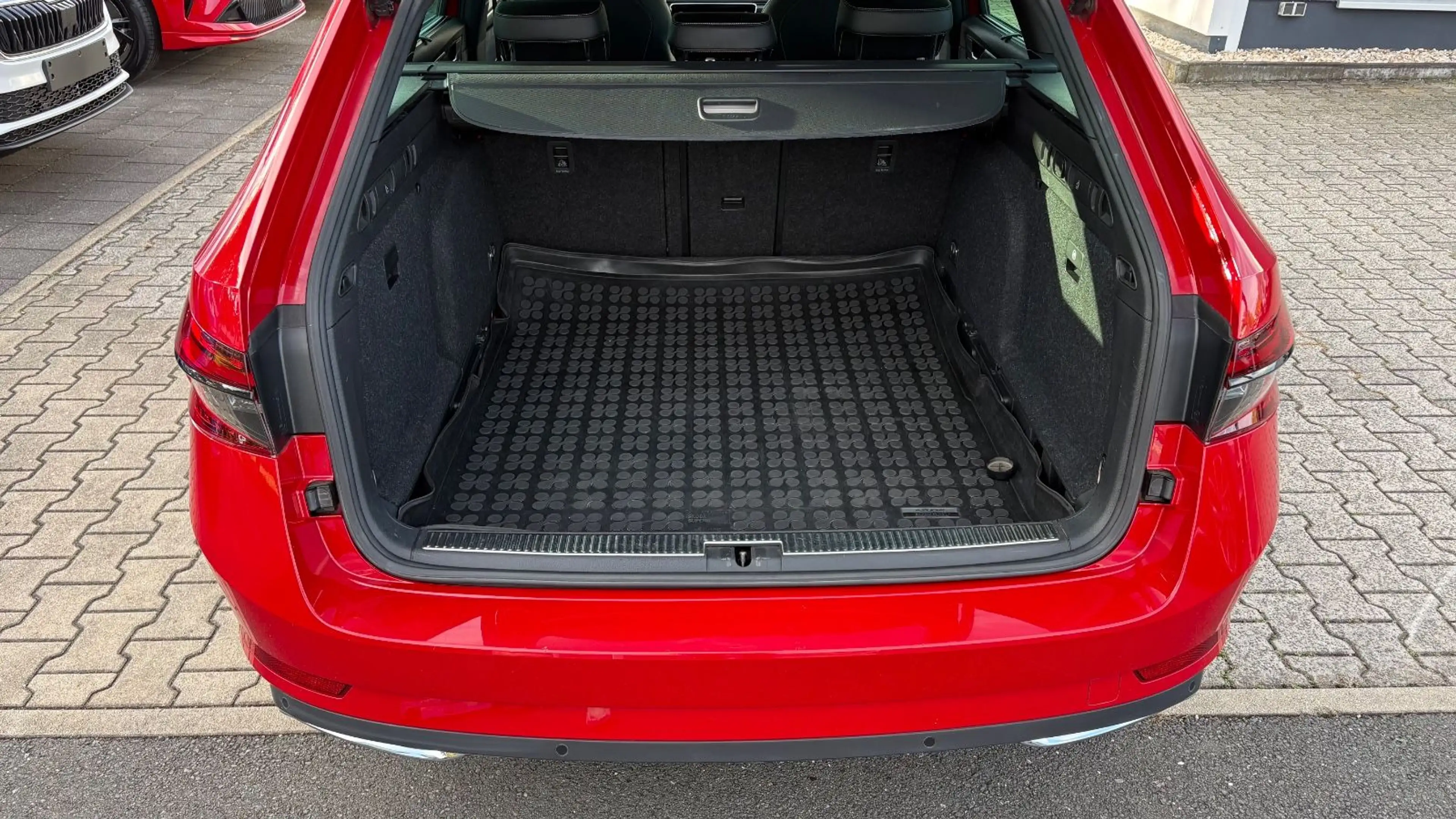 Skoda Superb Combi Sportl. 2.0 TSI KAMERA,DCC,ACC,LED — photo 5