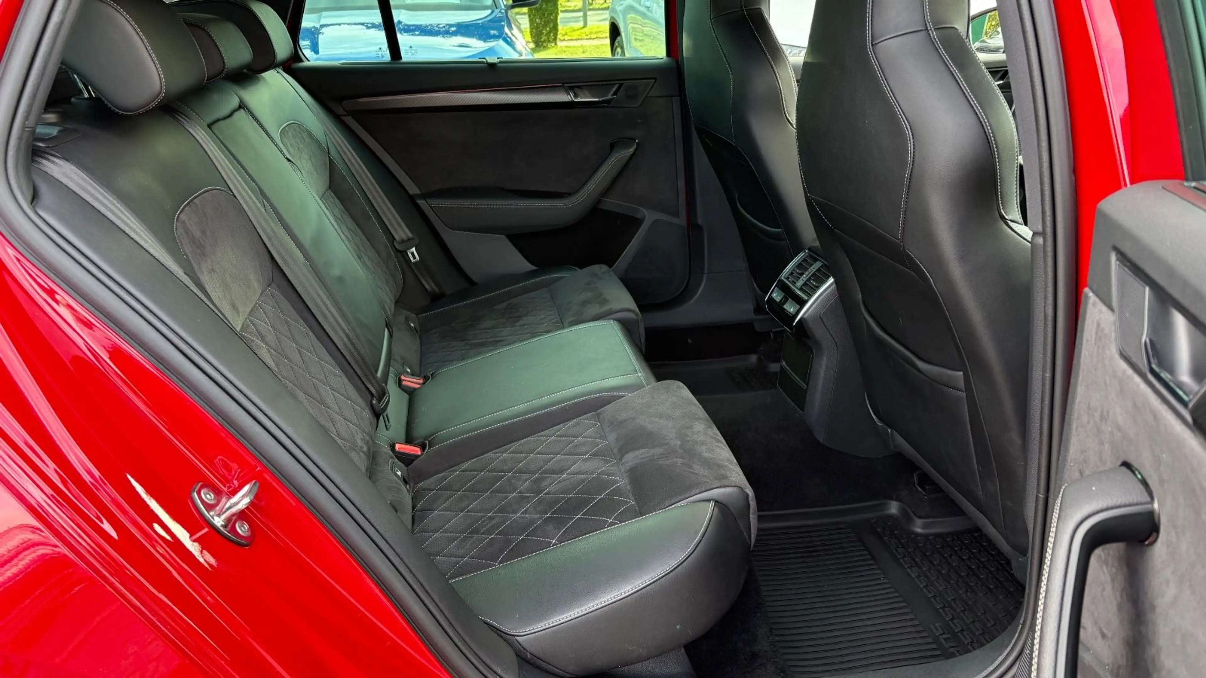 Skoda Superb Combi Sportl. 2.0 TSI KAMERA,DCC,ACC,LED — photo 13