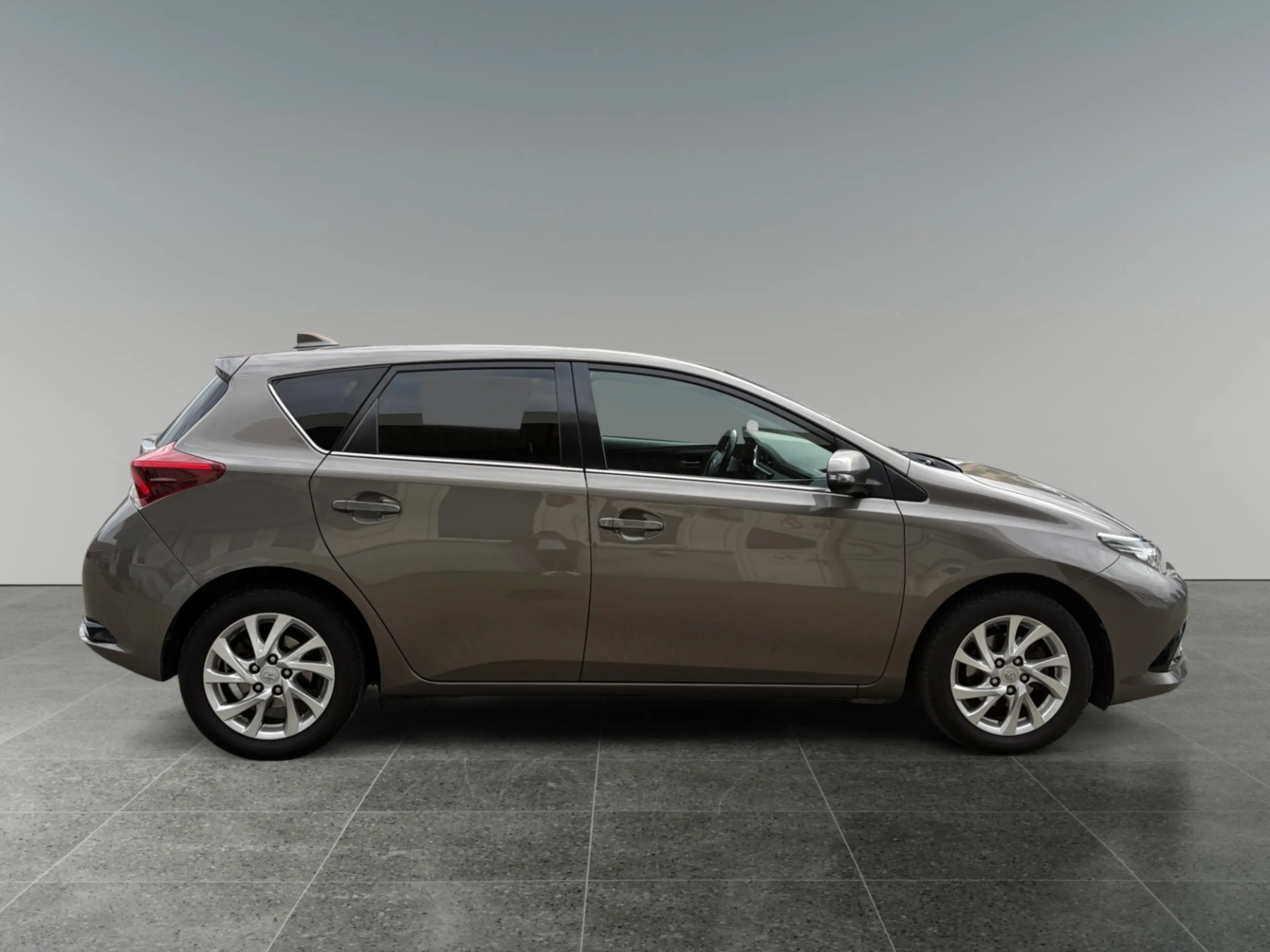 Toyota Auris AURIS 1,2T 5-TG ACTIVE '18 — photo 6