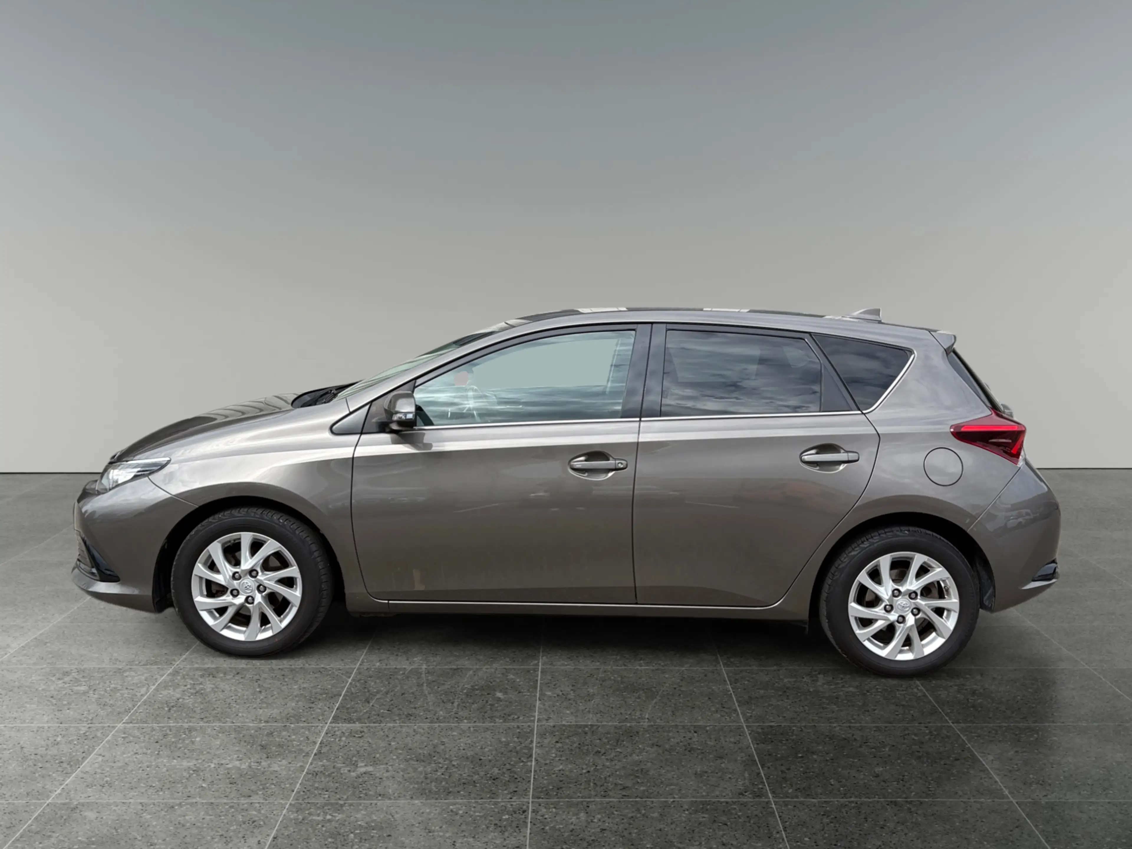 Toyota Auris AURIS 1,2T 5-TG ACTIVE '18 — photo 2