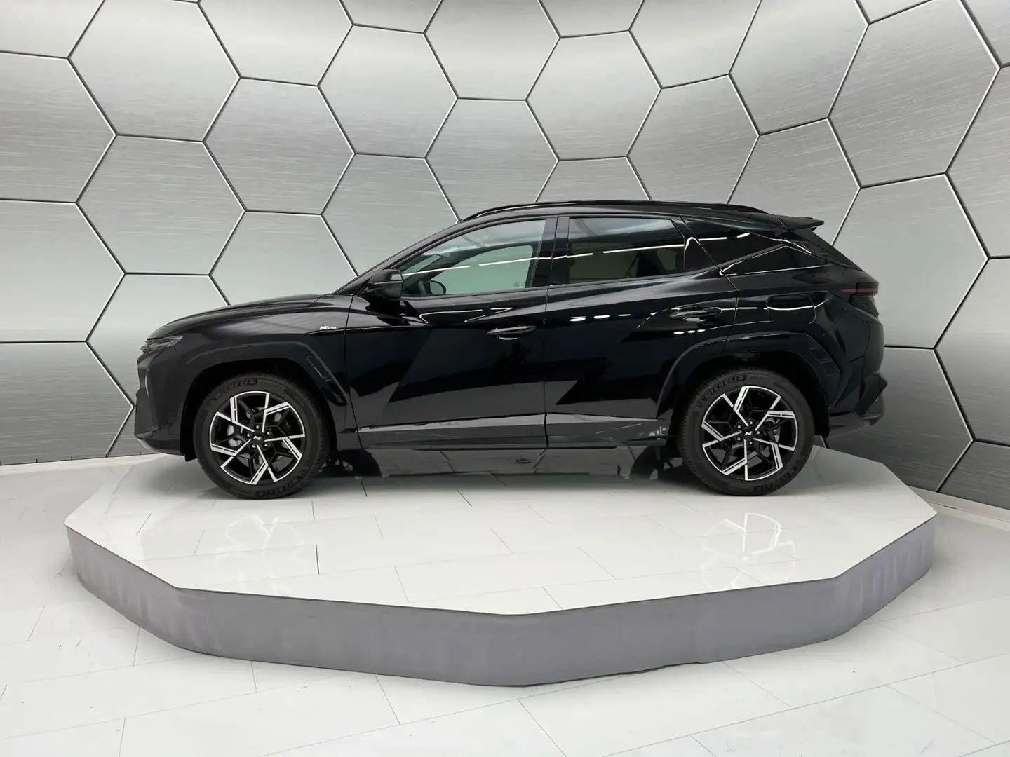 Hyundai TUCSON N-Line 1.6 T-Gdi HEV 4WD Navi HUD Nero - 2