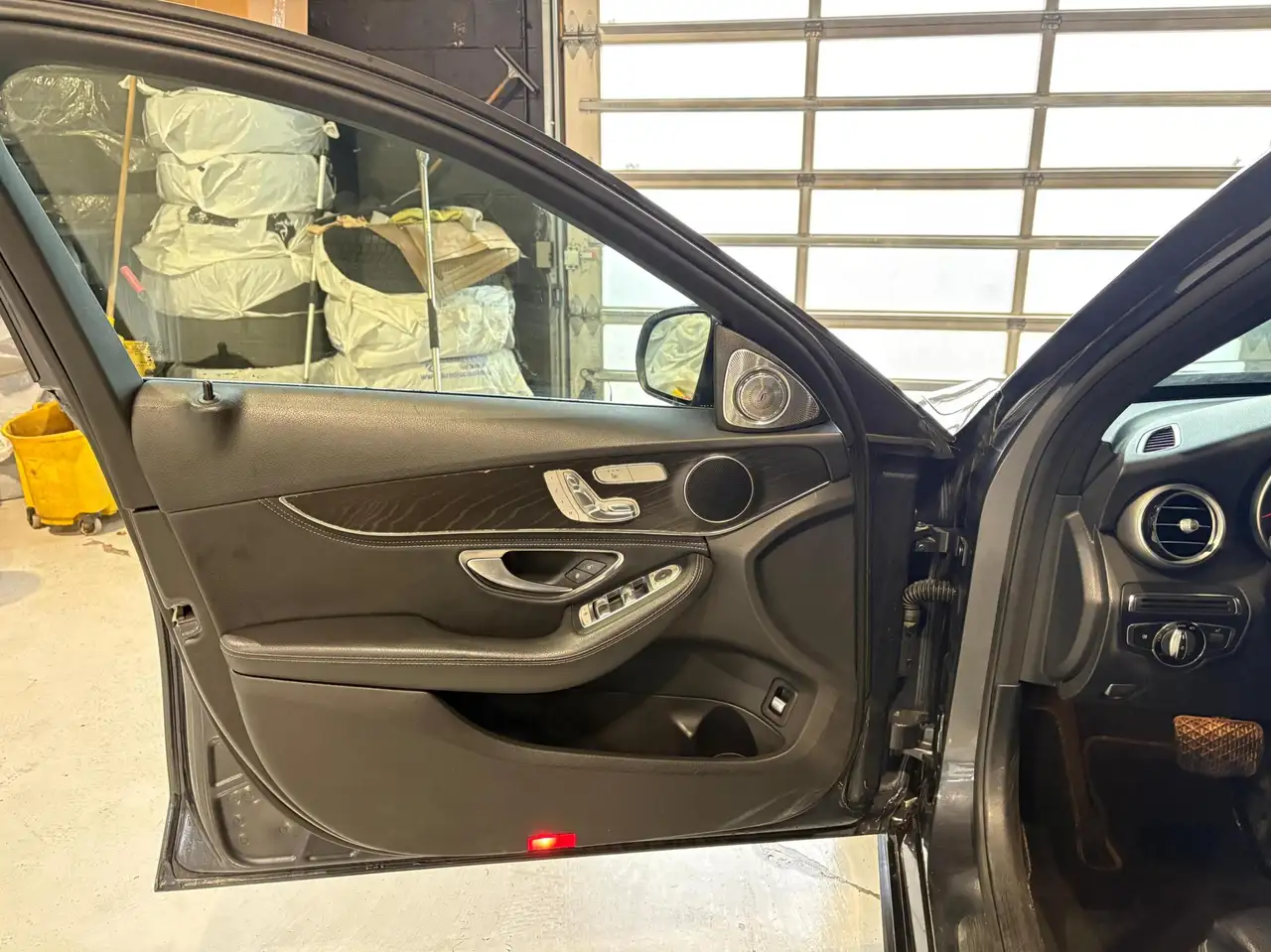 Mercedes-Benz C-Class снимка Mercedes-Benz C-Class