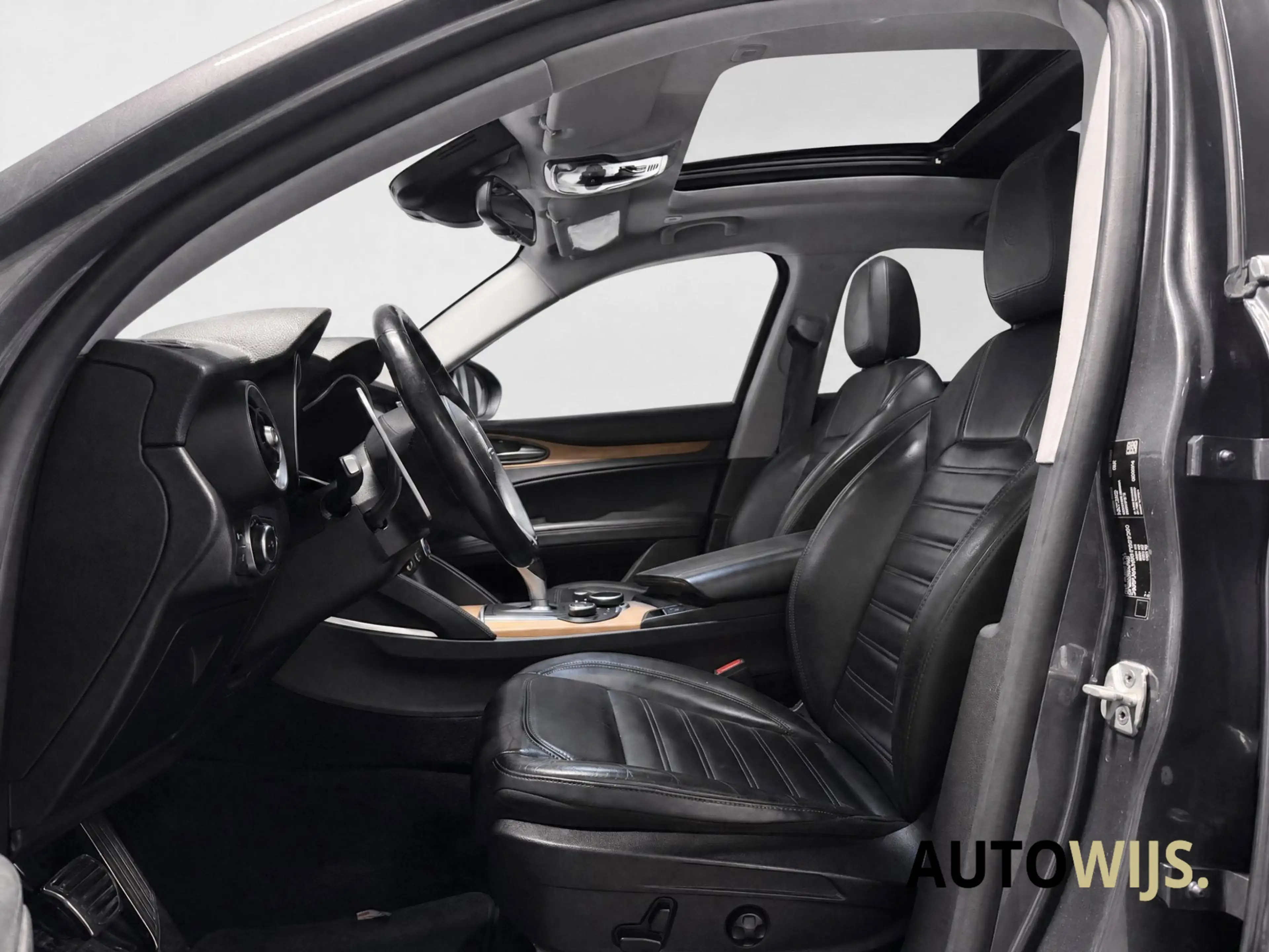 Alfa Romeo Stelvio 2.0 T AWD First Edition|280PK|PANO|CAMERA|LEDER|NL — photo 5