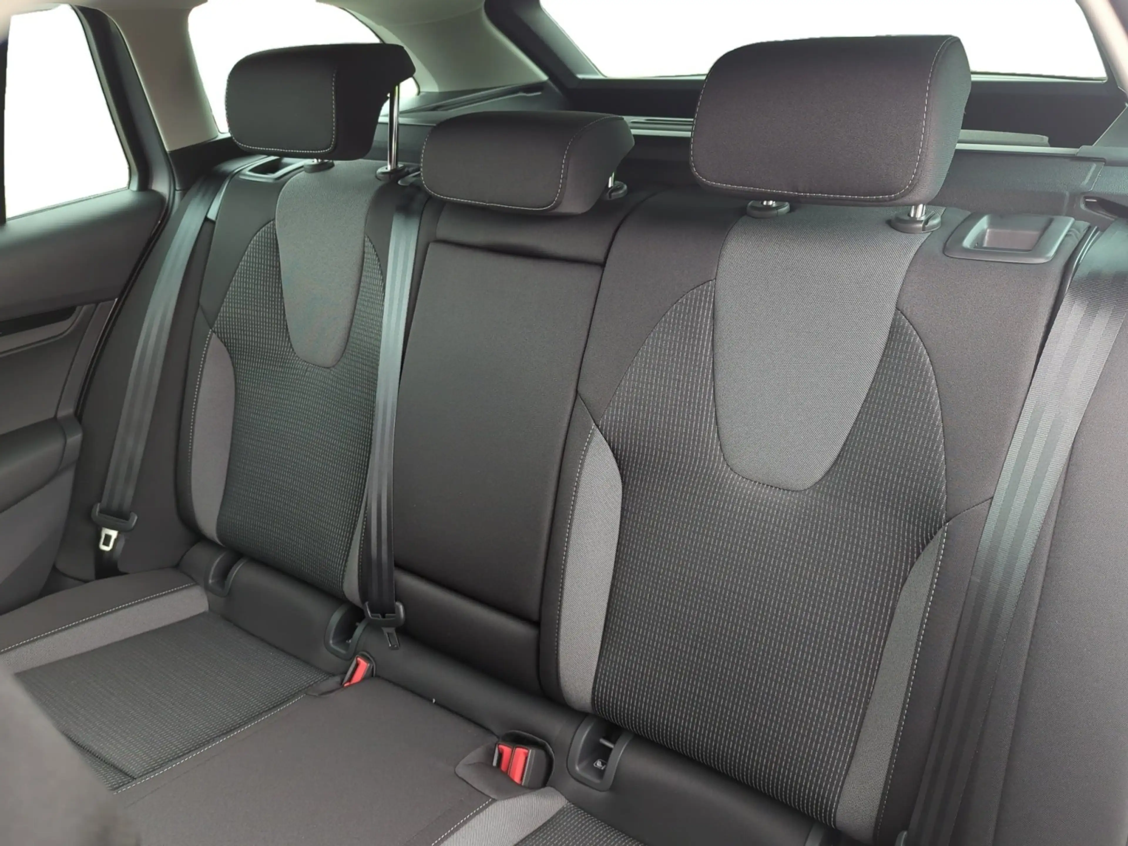 Skoda Octavia Combi Selection 1.5 TSI DSG ACC*AHK*LED — photo 9