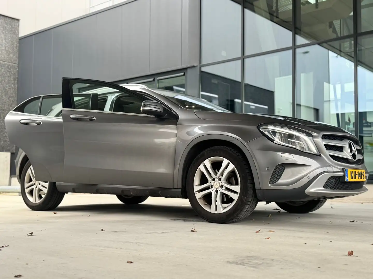 Mercedes-Benz GLA 180 GLA 180 Prestige | automaat | panorama Grijs - 1