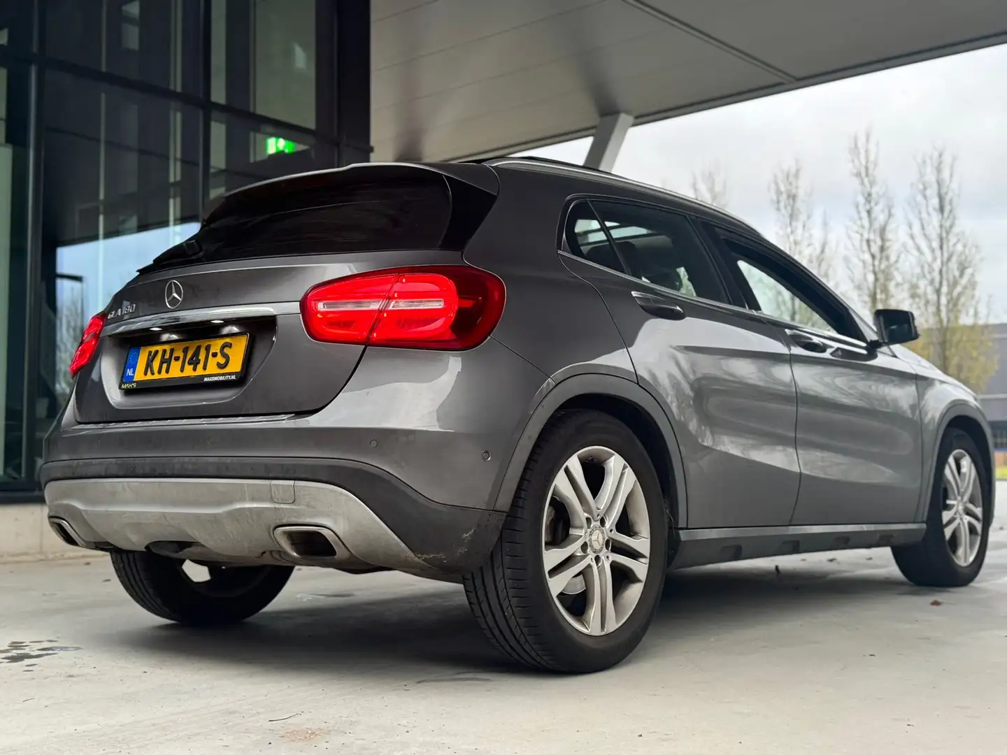 Mercedes-Benz GLA 180 GLA 180 Prestige | automaat | panorama Grijs - 2