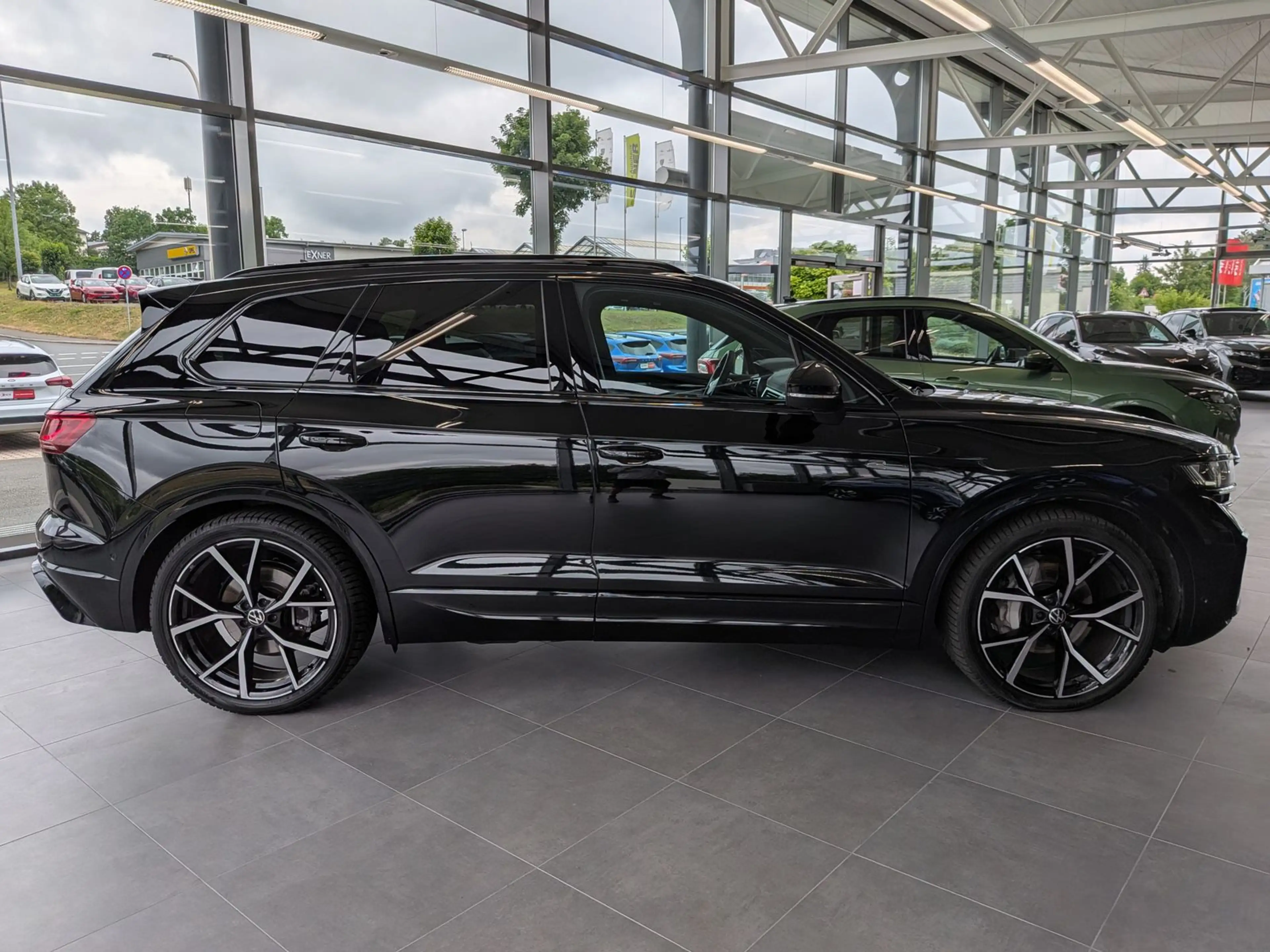 Volkswagen Touareg 3.0TDI 4M R-Line VOLL Black 22" UPE 114T — photo 9