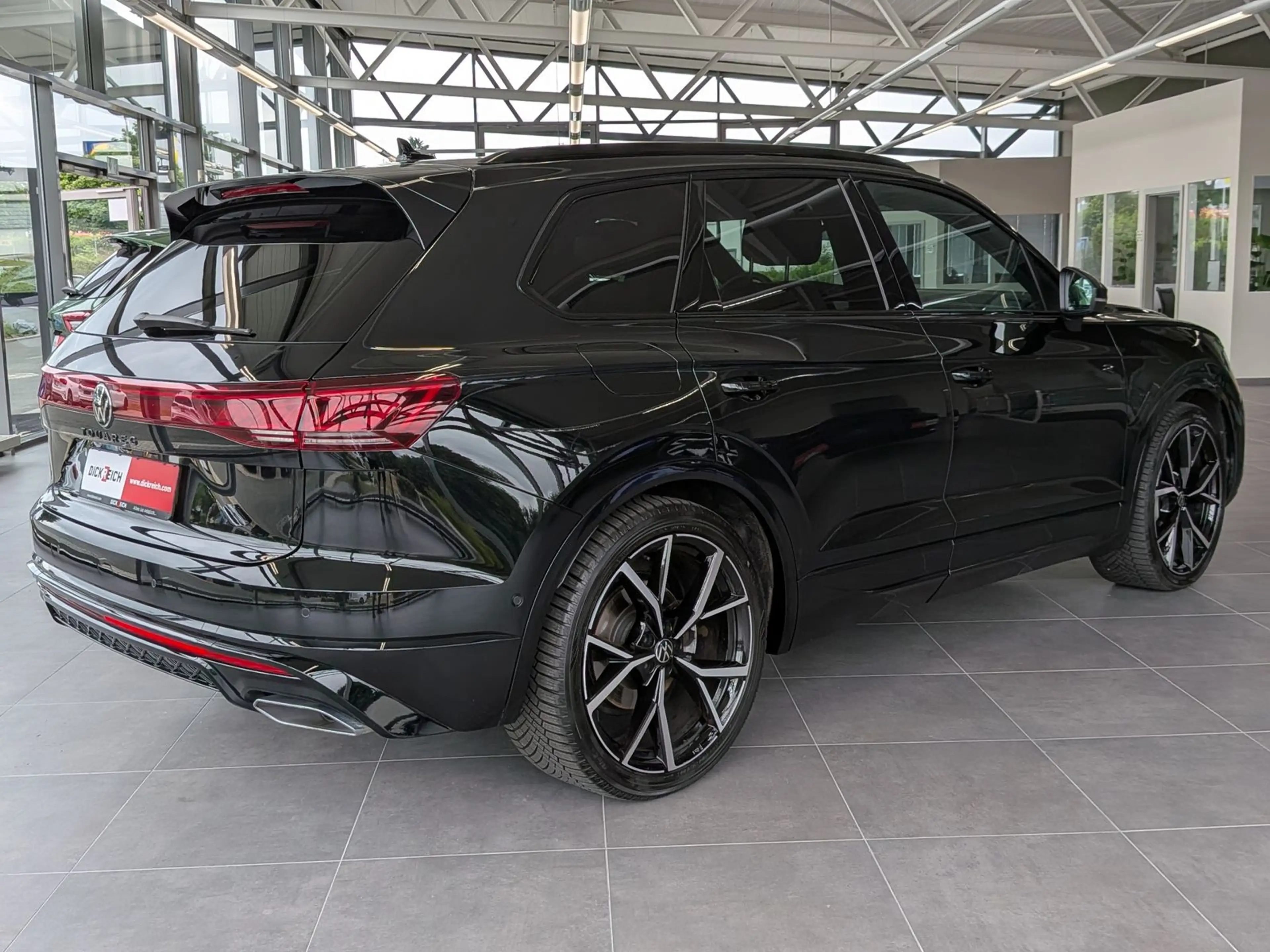 Volkswagen Touareg 3.0TDI 4M R-Line VOLL Black 22" UPE 114T — photo 8