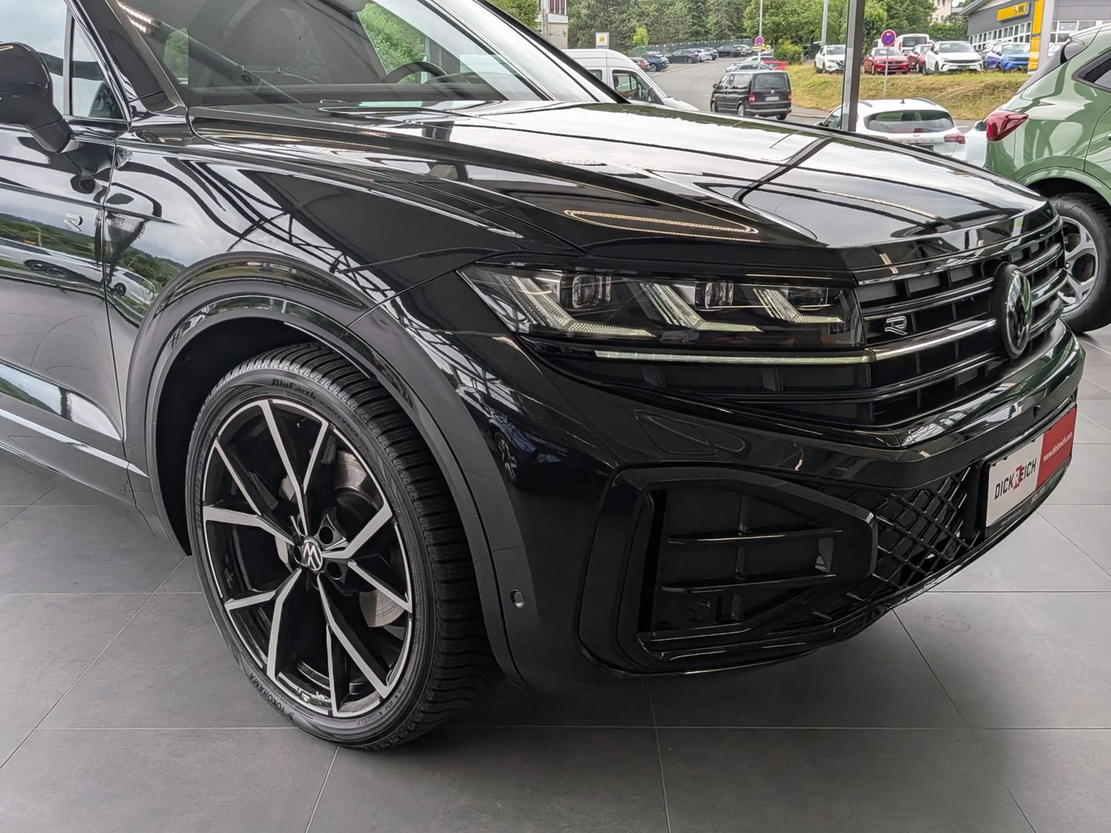 Volkswagen Touareg 3.0TDI 4M R-Line VOLL Black 22" UPE 114T — photo 10