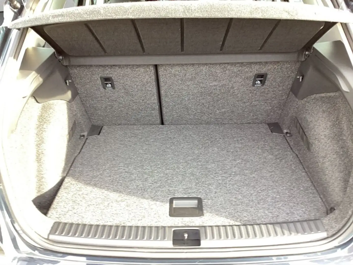 SEAT Arona 1.0 TSI Style SHZ LED GJR Klimapaket Grau - 2