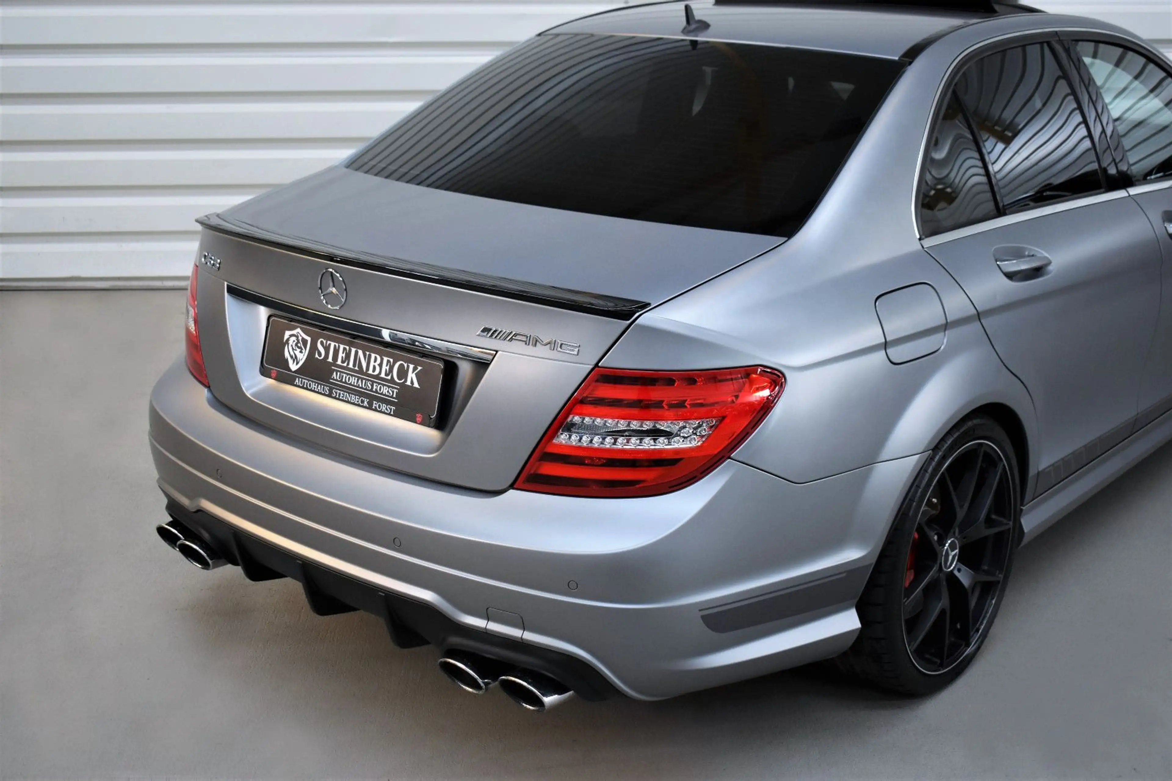 Mercedes-Benz C 63 AMG Edition 507+H&K+17.500km+Keyless+Memory — photo 8