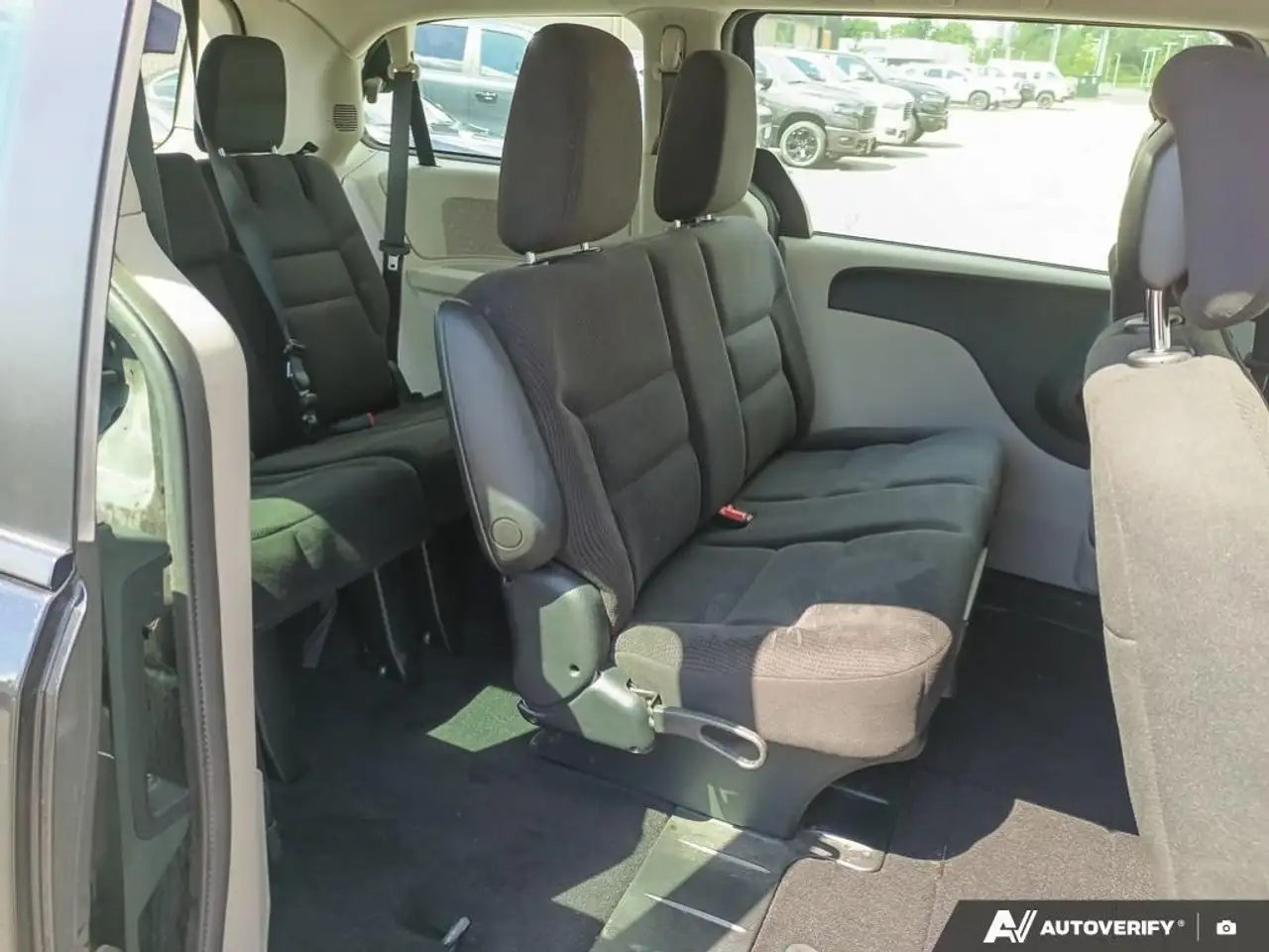 Dodge Grand Caravan photo Dodge Grand Caravan