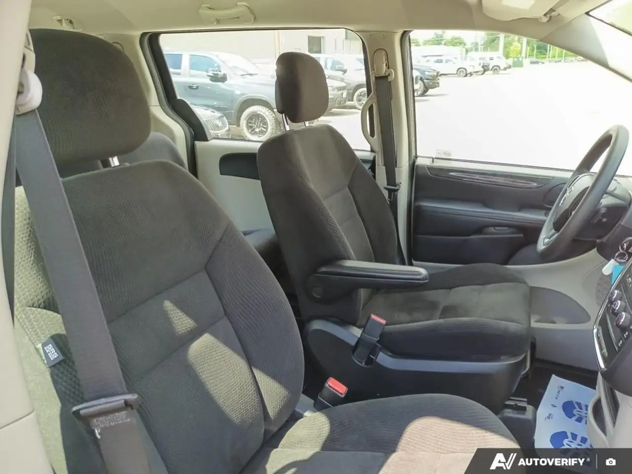 Dodge Grand Caravan photo Dodge Grand Caravan