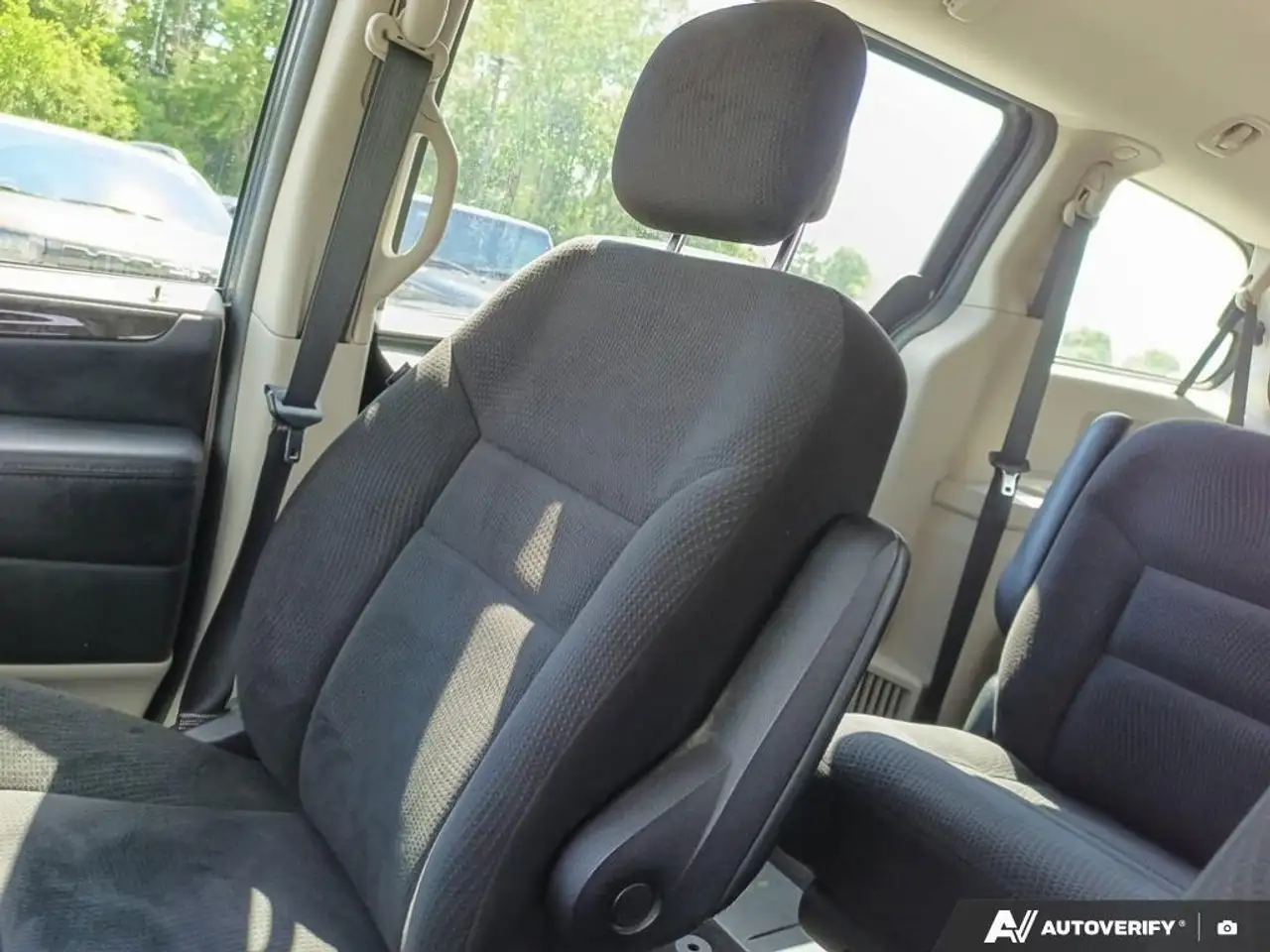 Dodge Grand Caravan photo Dodge Grand Caravan