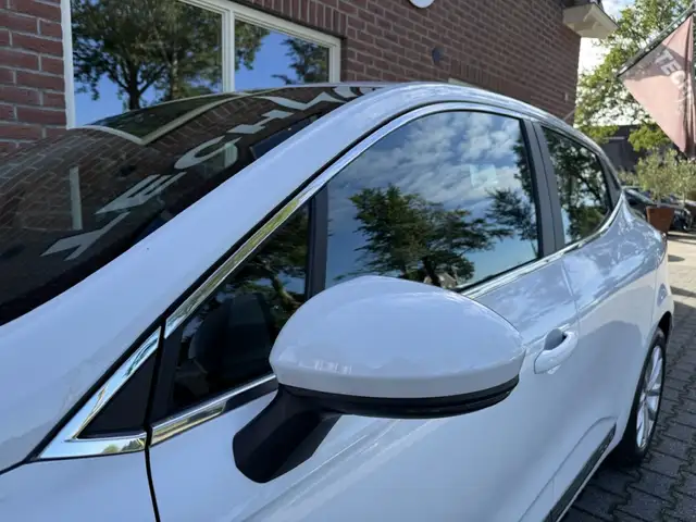 Renault Clio view 18
