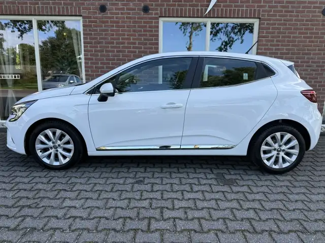 Renault Clio view 2