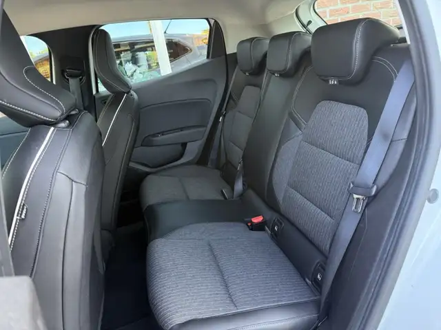 Renault Clio view 4