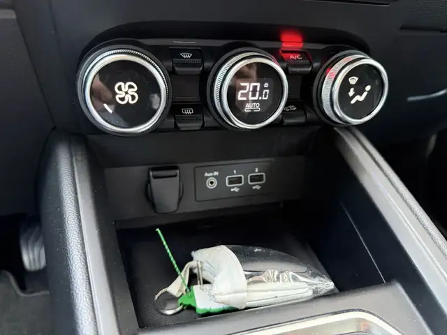 Renault Clio view 21