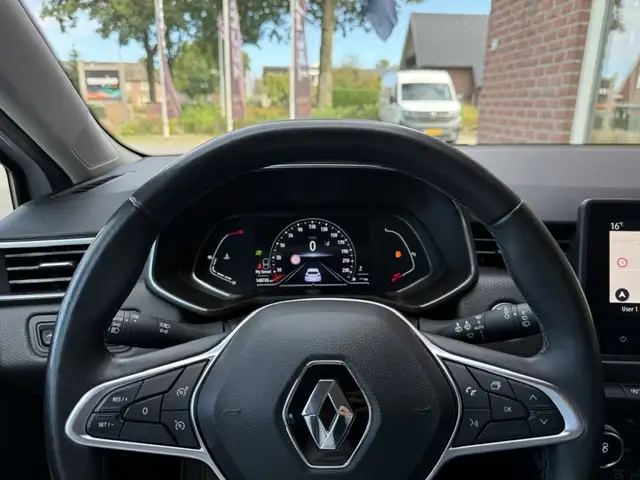 Renault Clio view 8