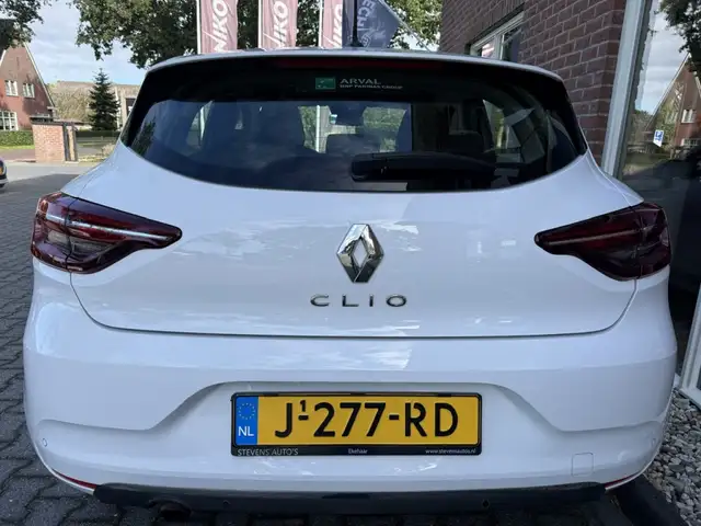 Renault Clio view 11