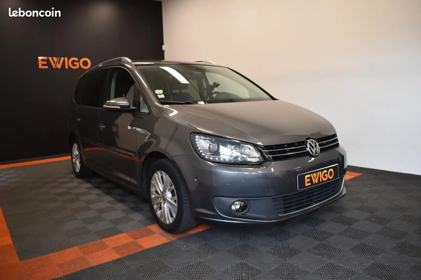 Volkswagen Touran 2.0 TDI 140 BLUEMOTION LIFE CAMERA RADARS SIEGES C Gris - 1