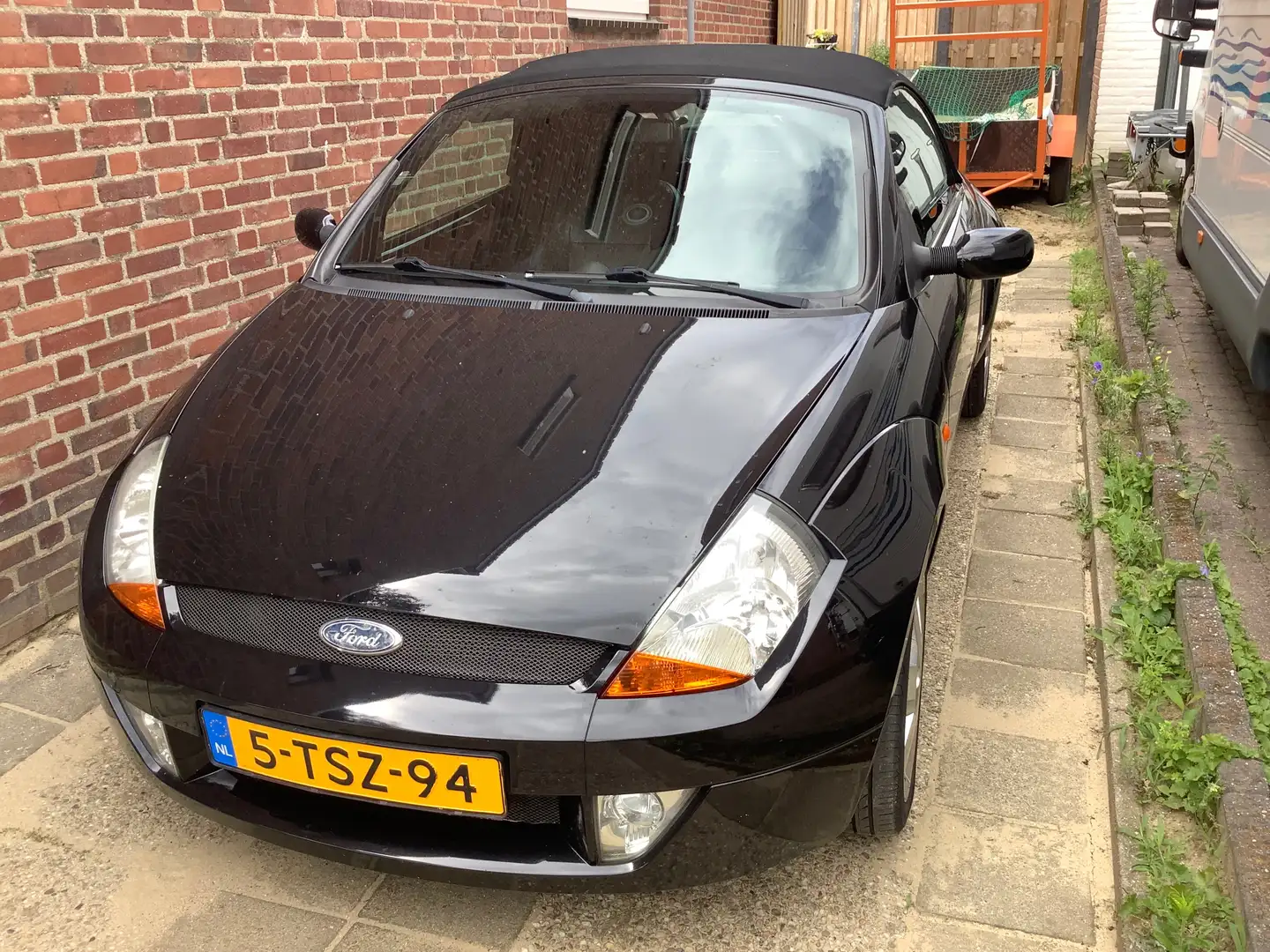 Ford Ka/Ka+ Ka/Ka+ 1.6 Futura Schwarz - 1