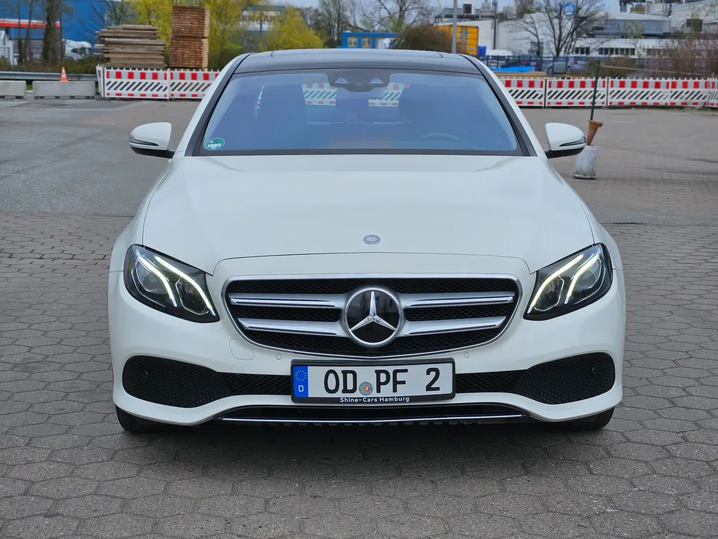 Mercedes-Benz E 220 E 220 d Avantgarde Navi Kamera Schiebedach LED TOP Blanc - 2