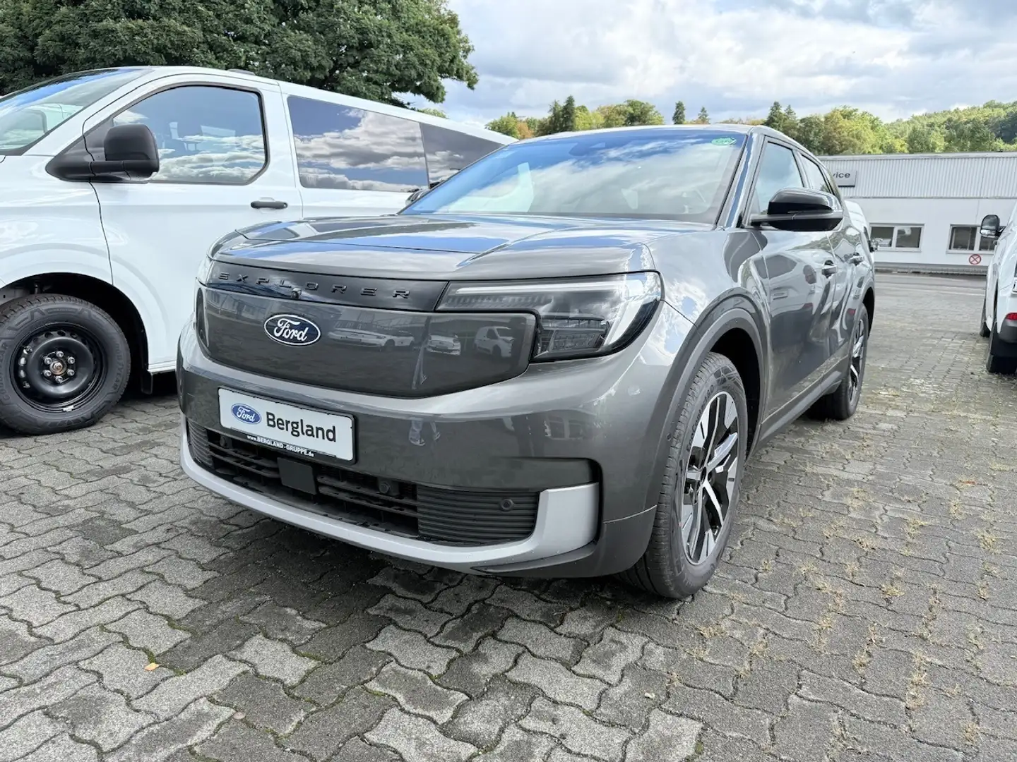 Ford Explorer 77kWh 286 PS Heckantrieb Grau - 1