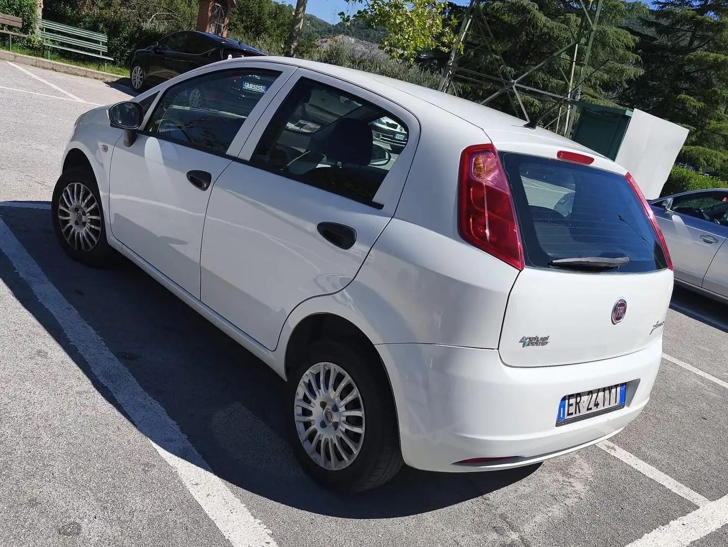 Fiat Grande Punto Grande Punto 2005 5p 1.4 natural powerActual 77cv Alb - 2