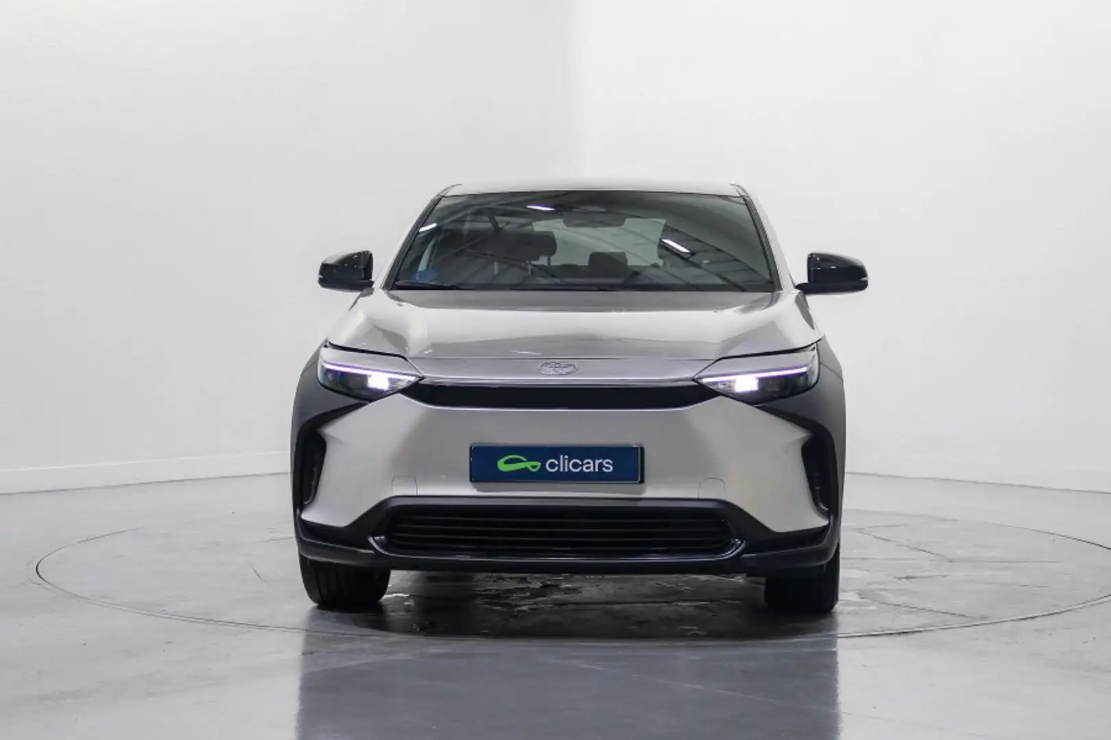 Toyota bZ4X 220E 4X4 Advance Plateado - 2